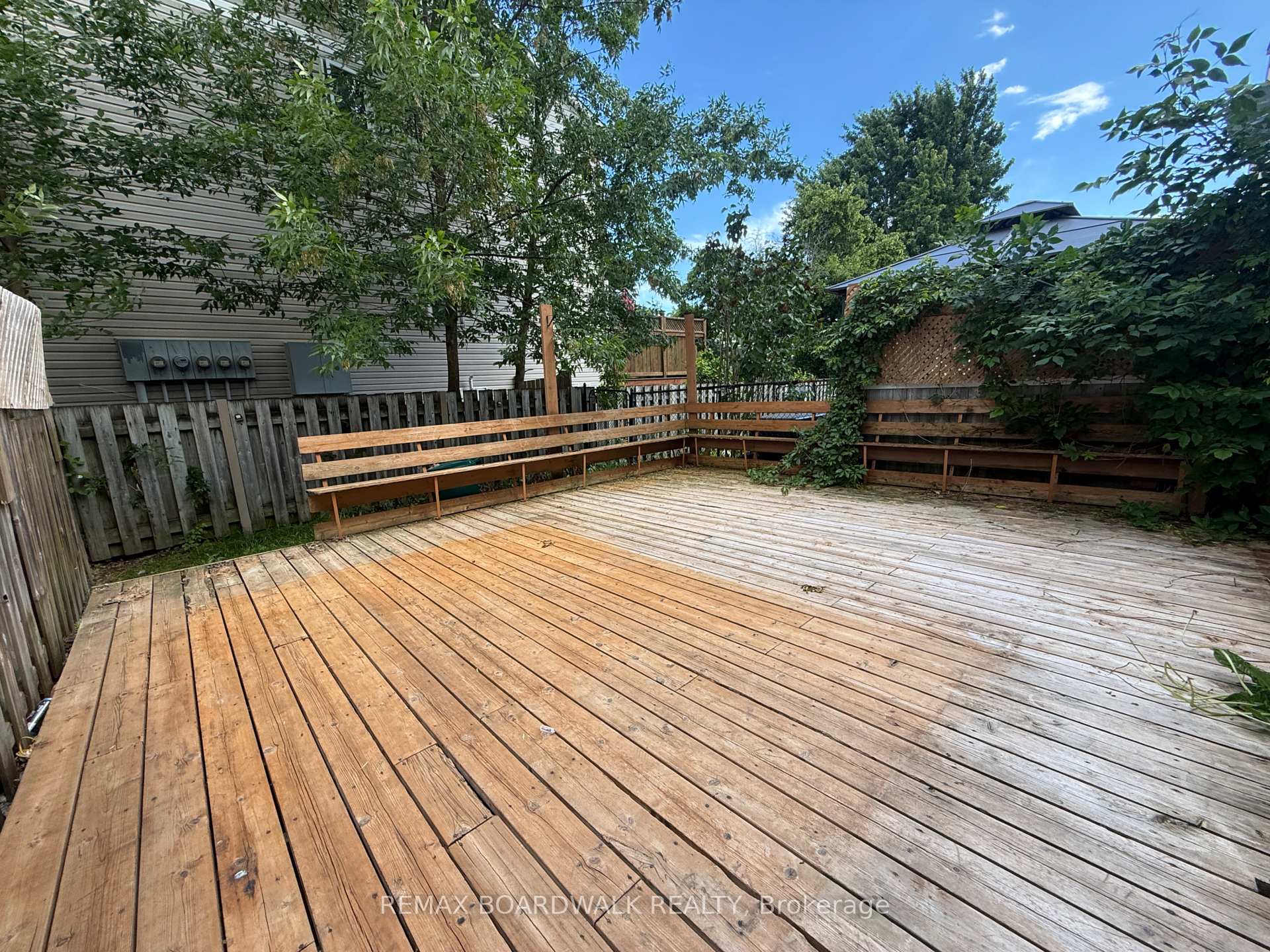 Photo 11 of 11 Meadowbreeze Drive, Ottawa, Kanata - Emerald Meadows/Trailwest — HOMEH