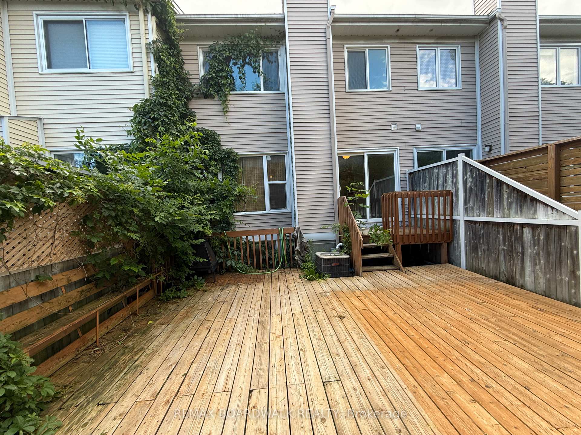 Photo 12 of 11 Meadowbreeze Drive, Ottawa, Kanata - Emerald Meadows/Trailwest — HOMEH
