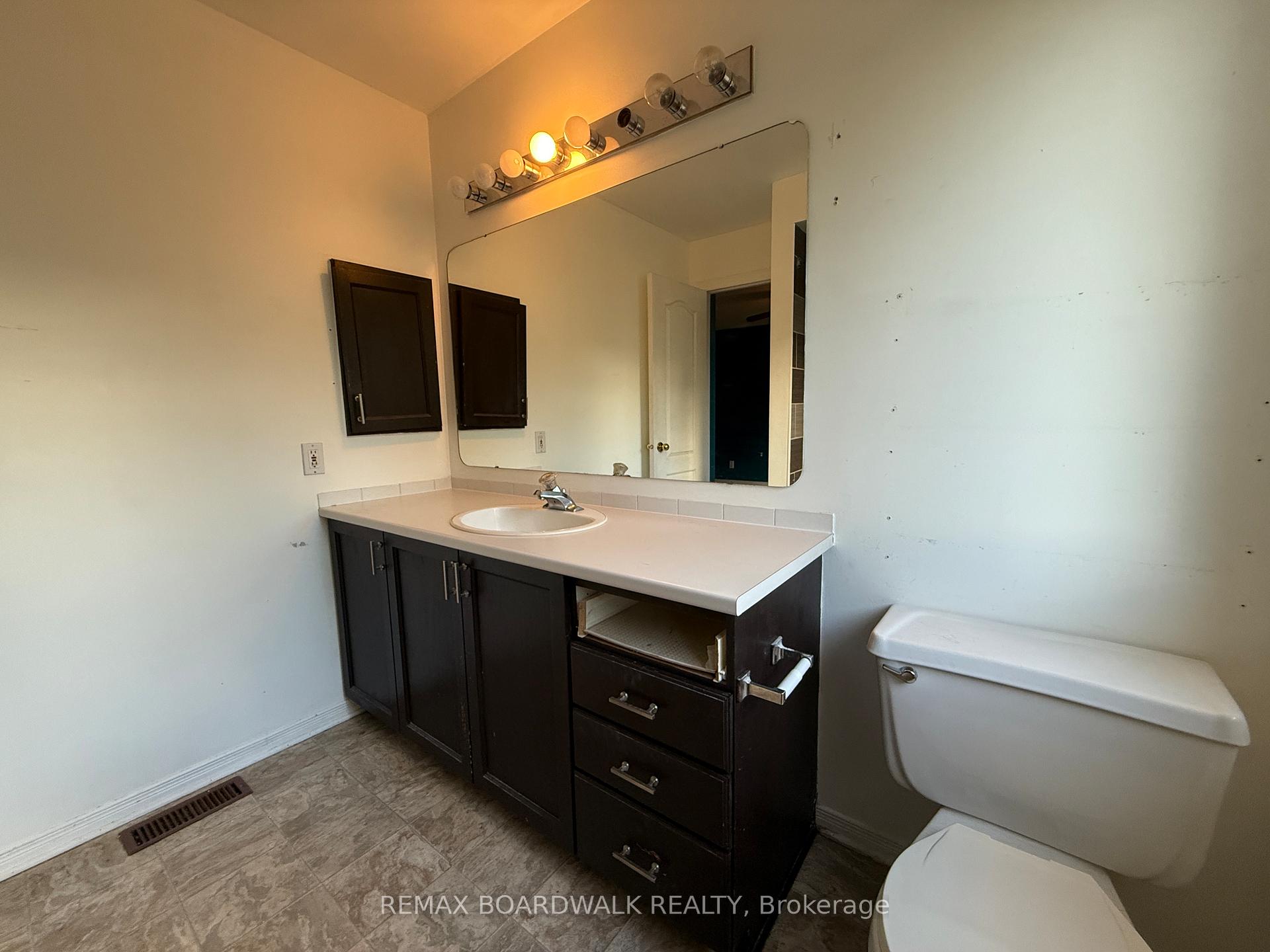 Photo 15 of 11 Meadowbreeze Drive, Ottawa, Kanata - Emerald Meadows/Trailwest — HOMEH
