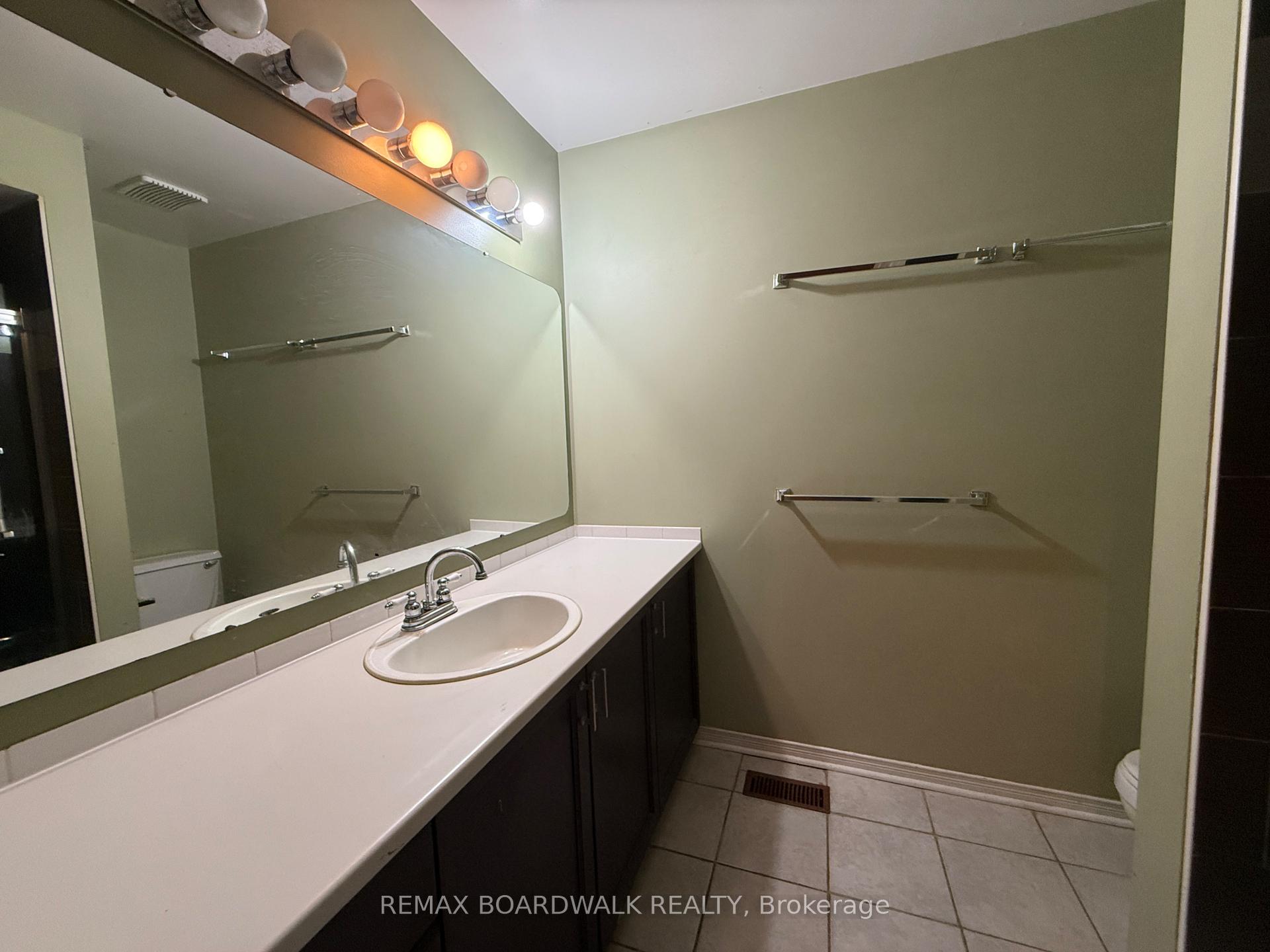 Photo 20 of 11 Meadowbreeze Drive, Ottawa, Kanata - Emerald Meadows/Trailwest — HOMEH