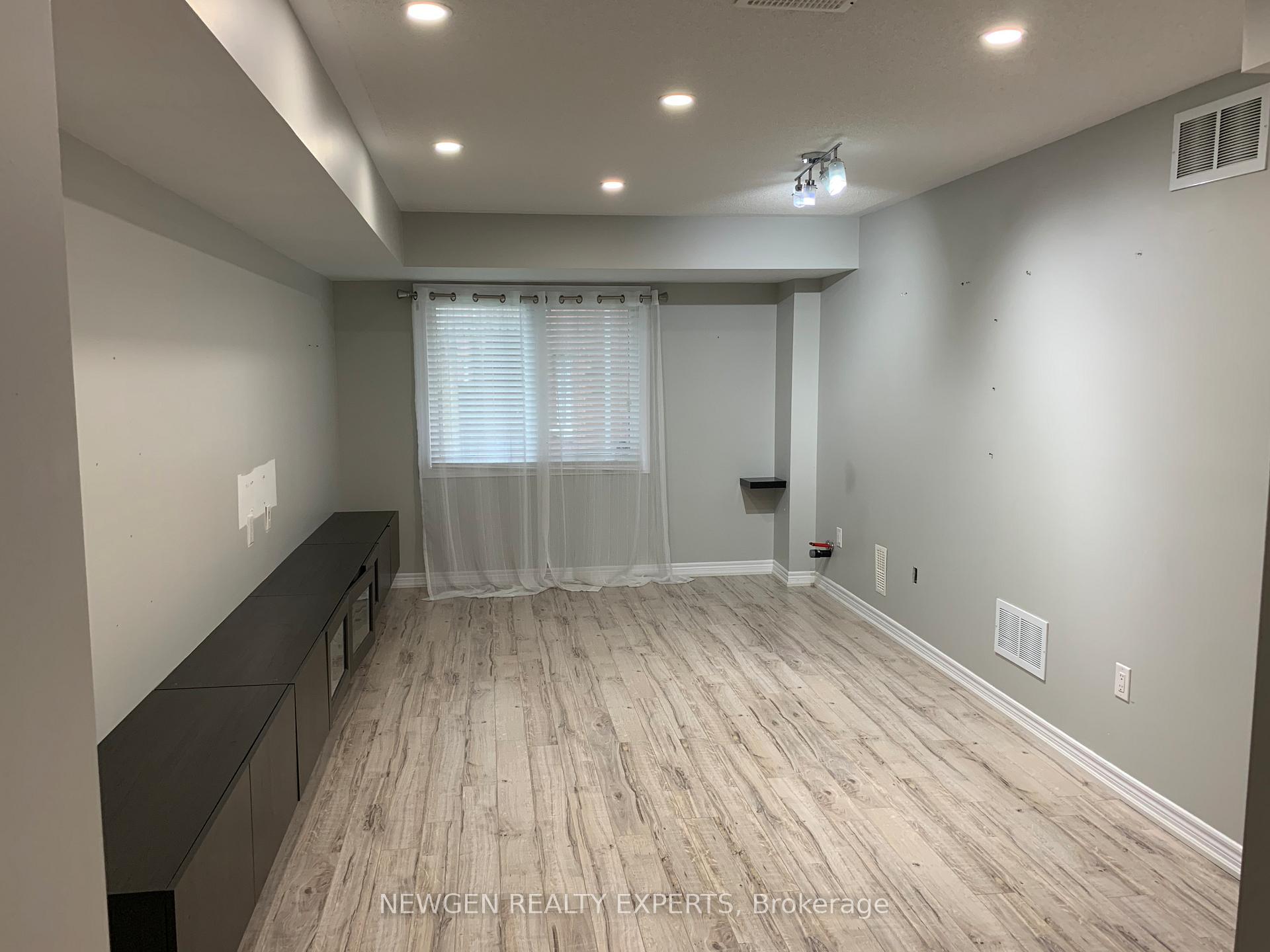 Photo 15 of 41 Rockbrook Trail, Brampton, Northwest Brampton — HOMEH