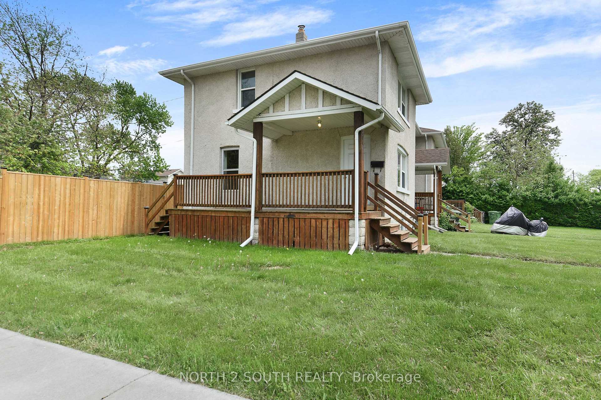 Photo 3 of 1604 Bruce Avenue, Windsor, South Central - Windsor — HOMEH
