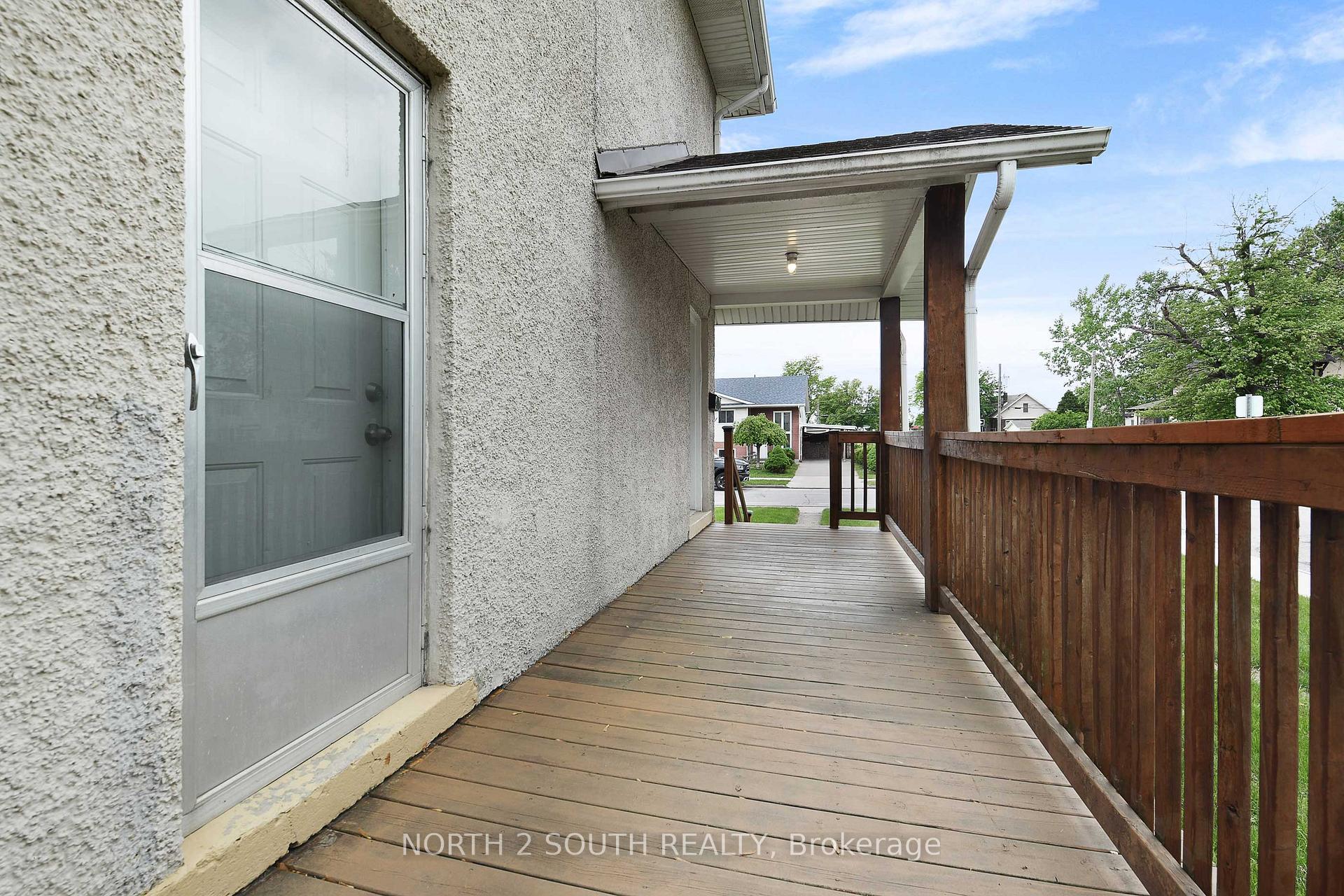 Photo 4 of 1604 Bruce Avenue, Windsor, South Central - Windsor — HOMEH