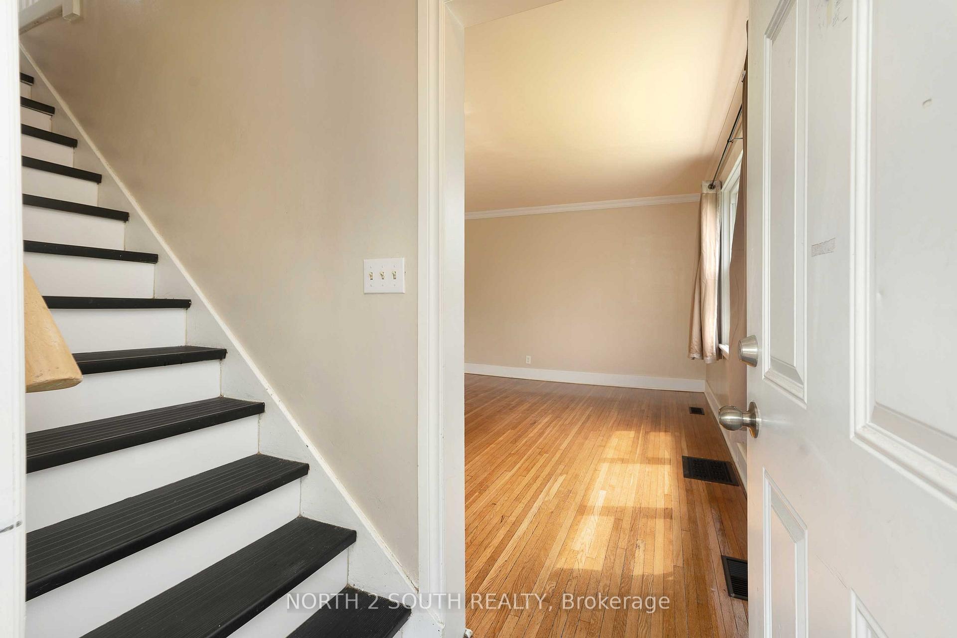 Photo 5 of 1604 Bruce Avenue, Windsor, South Central - Windsor — HOMEH