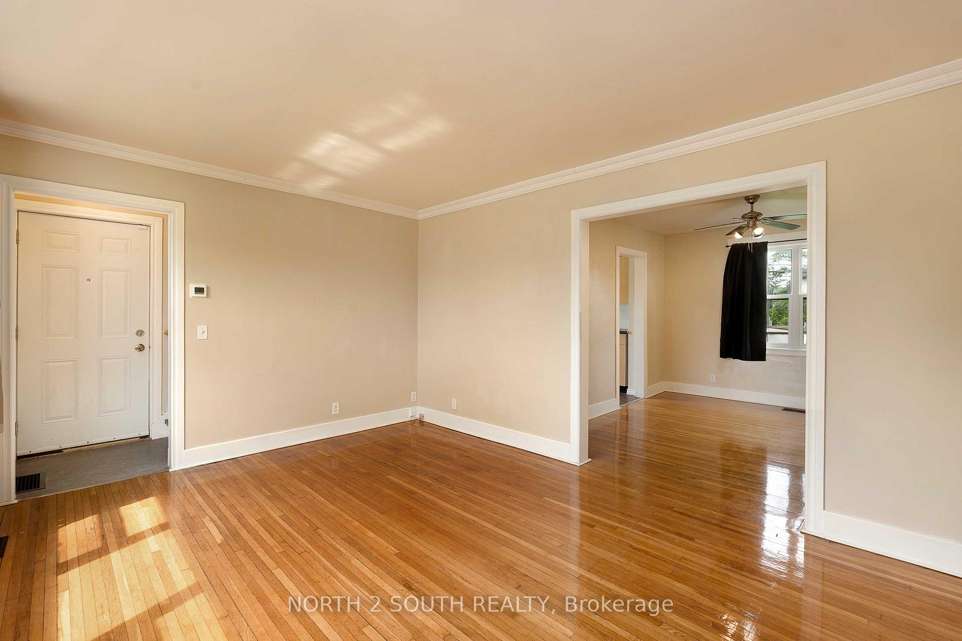 Photo 9 of 1604 Bruce Avenue, Windsor, South Central - Windsor — HOMEH