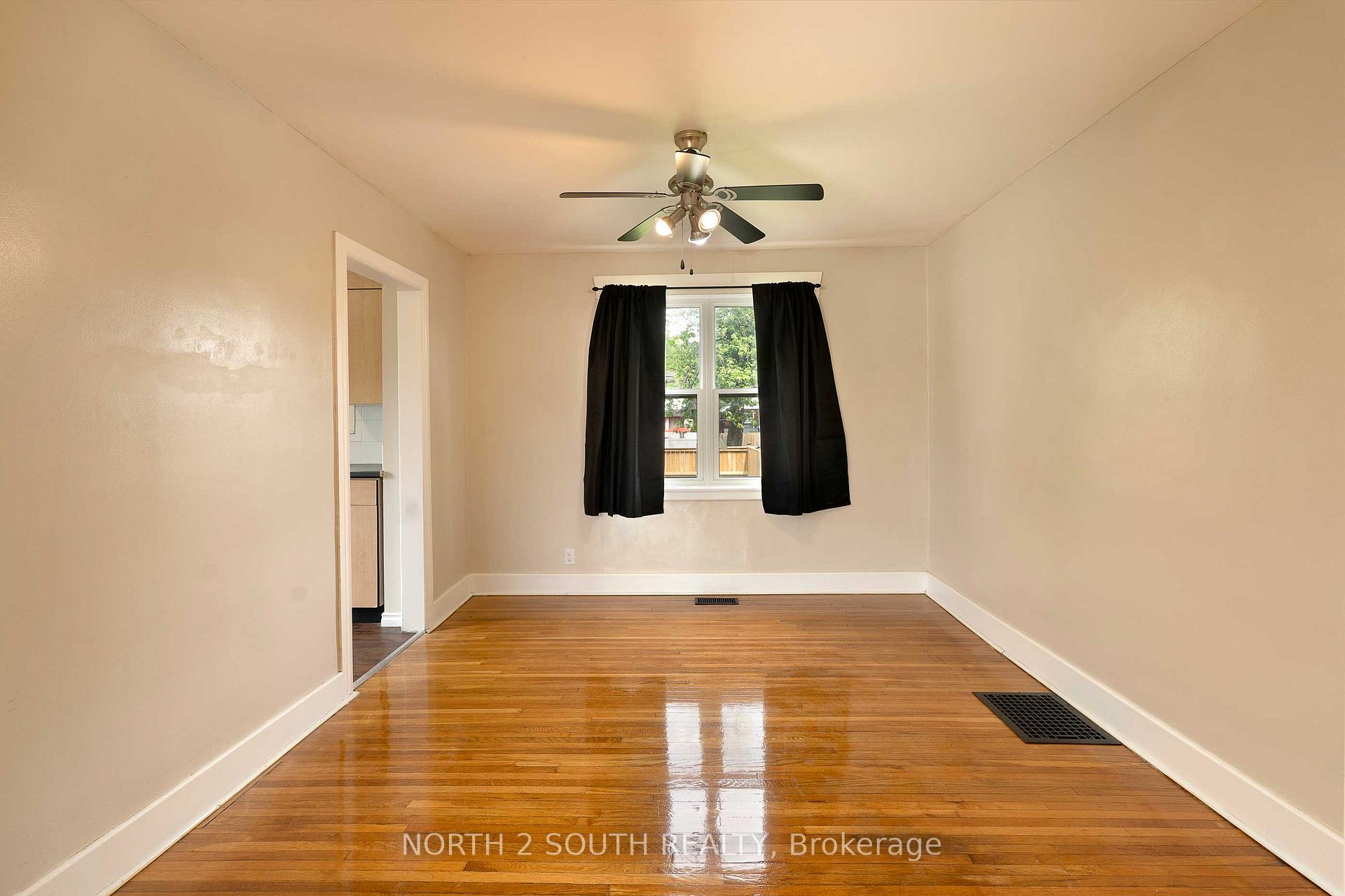 Photo 10 of 1604 Bruce Avenue, Windsor, South Central - Windsor — HOMEH