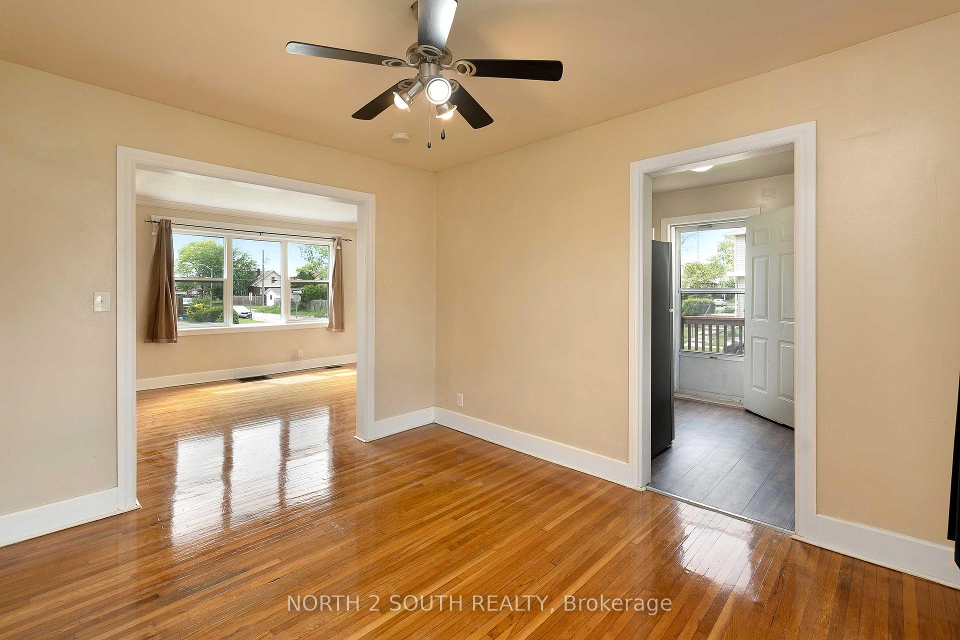 Photo 11 of 1604 Bruce Avenue, Windsor, South Central - Windsor — HOMEH