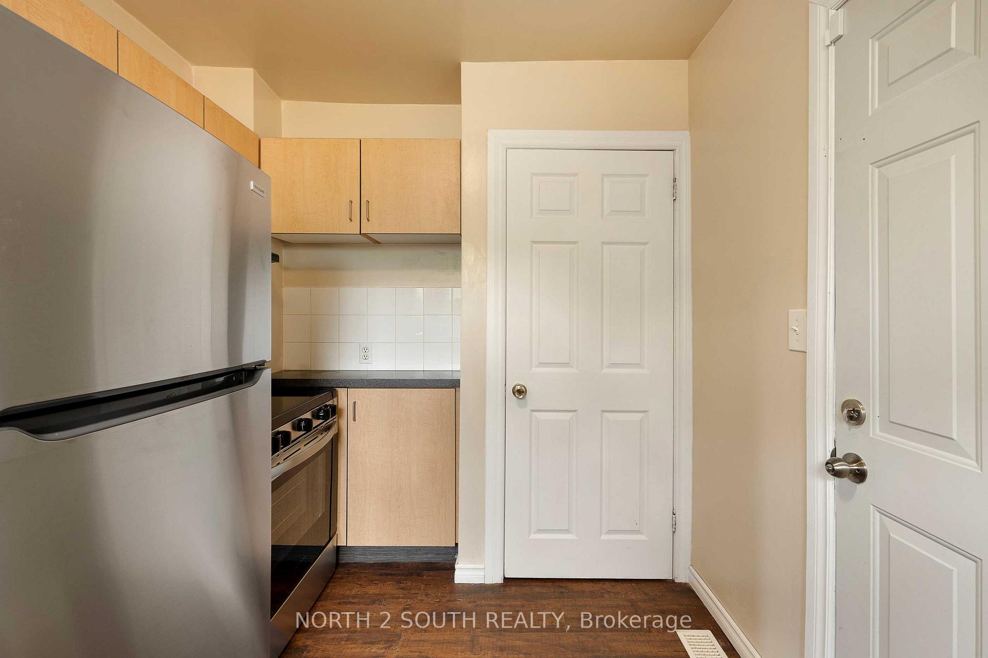 Photo 13 of 1604 Bruce Avenue, Windsor, South Central - Windsor — HOMEH