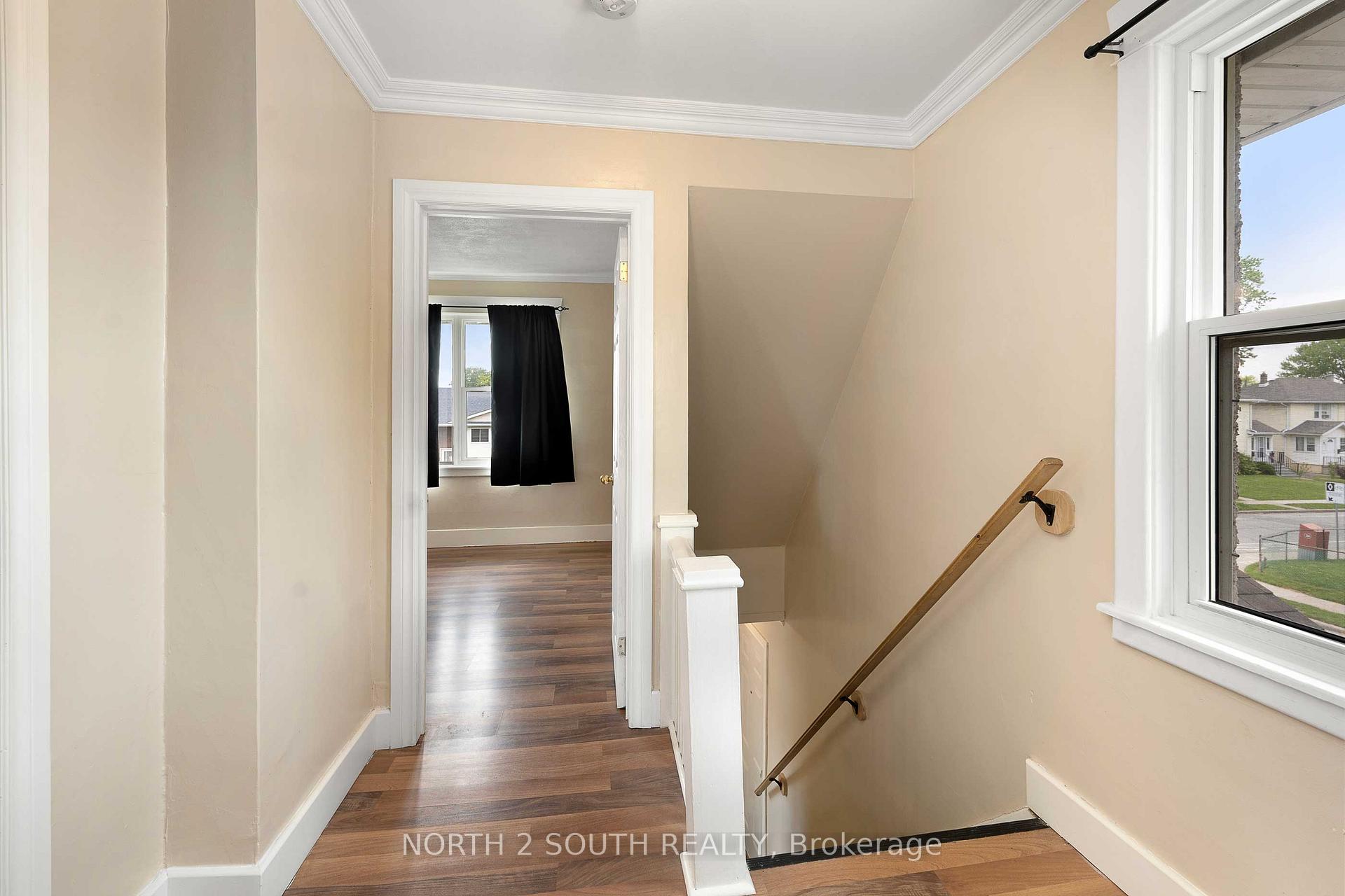 Photo 14 of 1604 Bruce Avenue, Windsor, South Central - Windsor — HOMEH