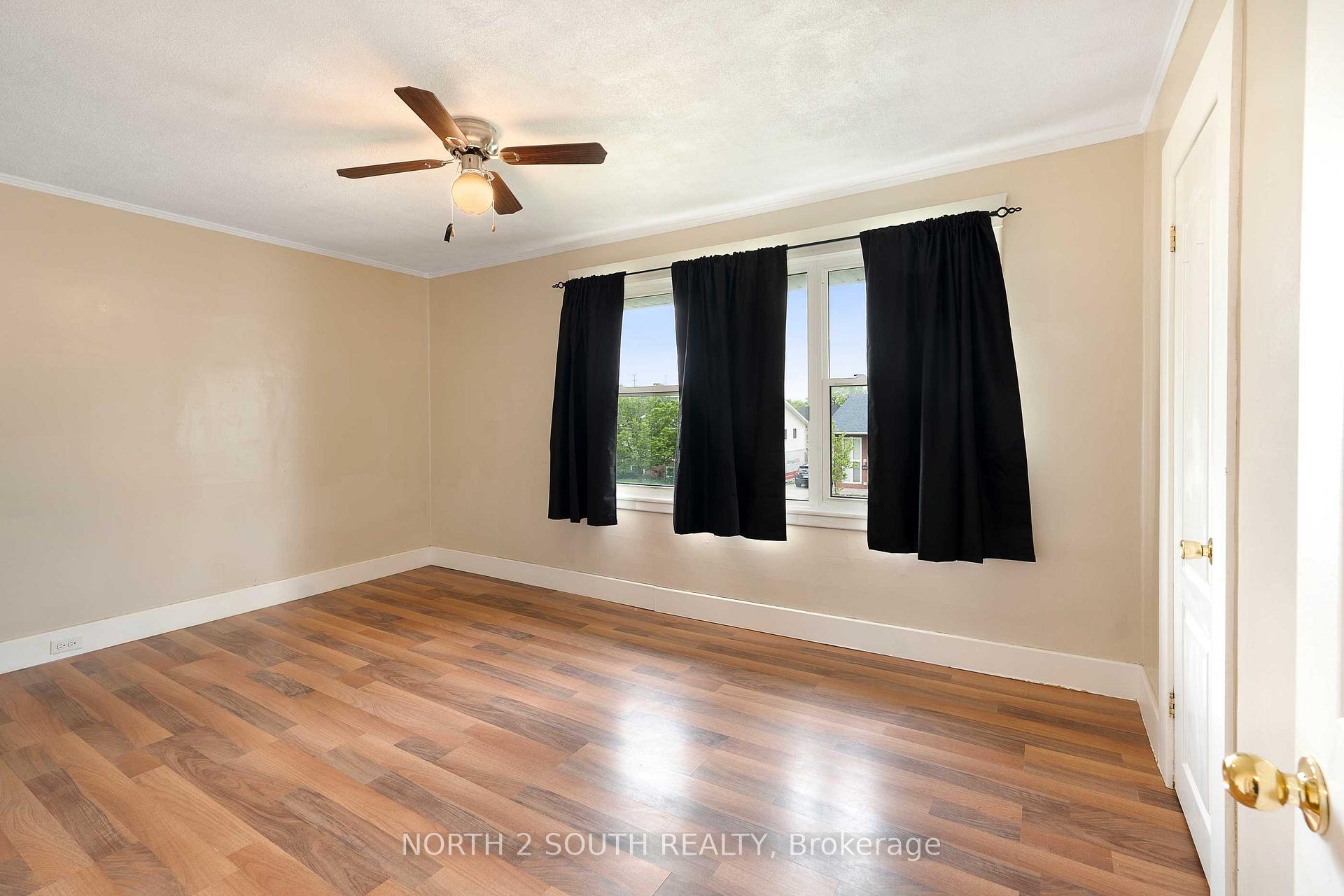 Photo 15 of 1604 Bruce Avenue, Windsor, South Central - Windsor — HOMEH