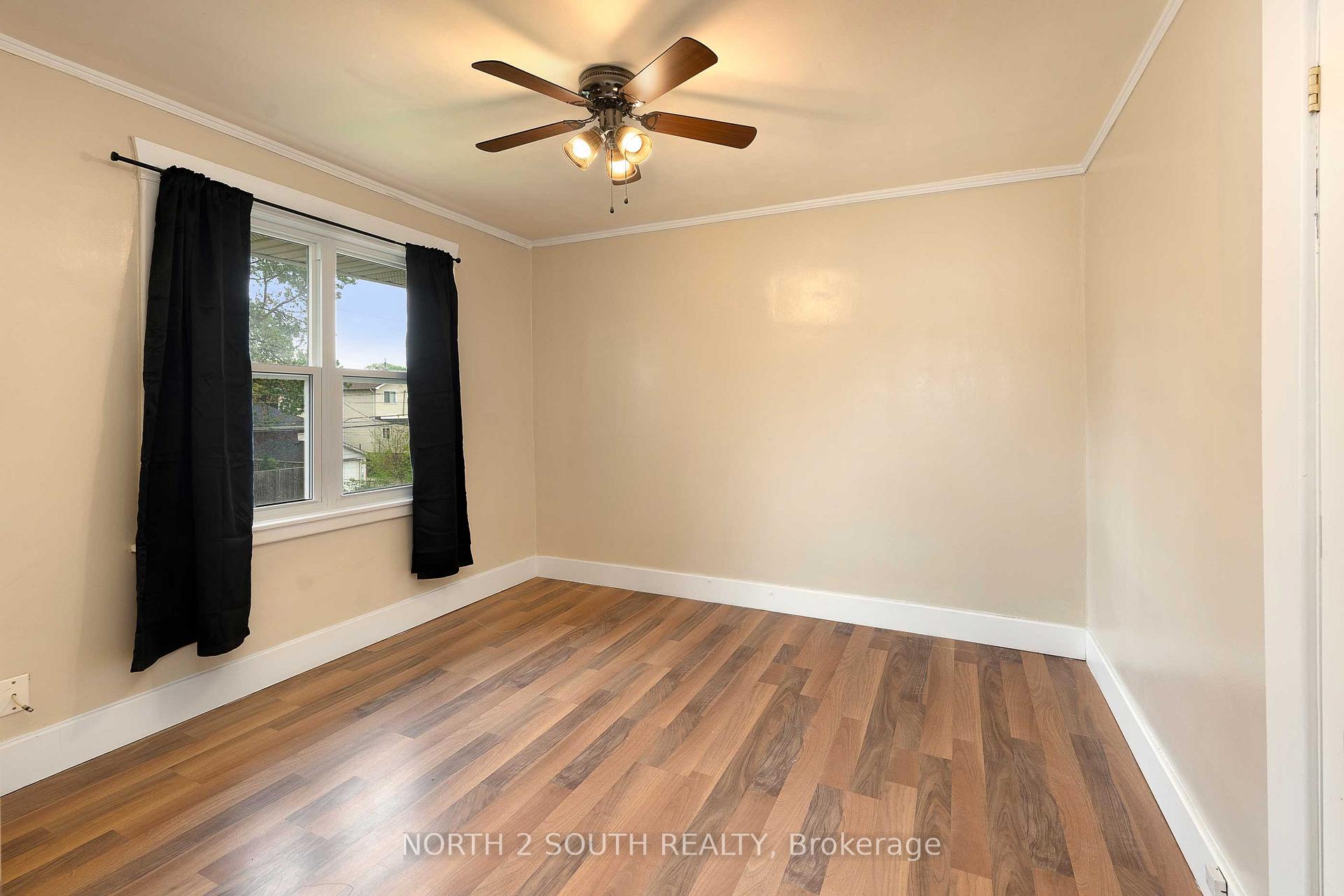 Photo 16 of 1604 Bruce Avenue, Windsor, South Central - Windsor — HOMEH