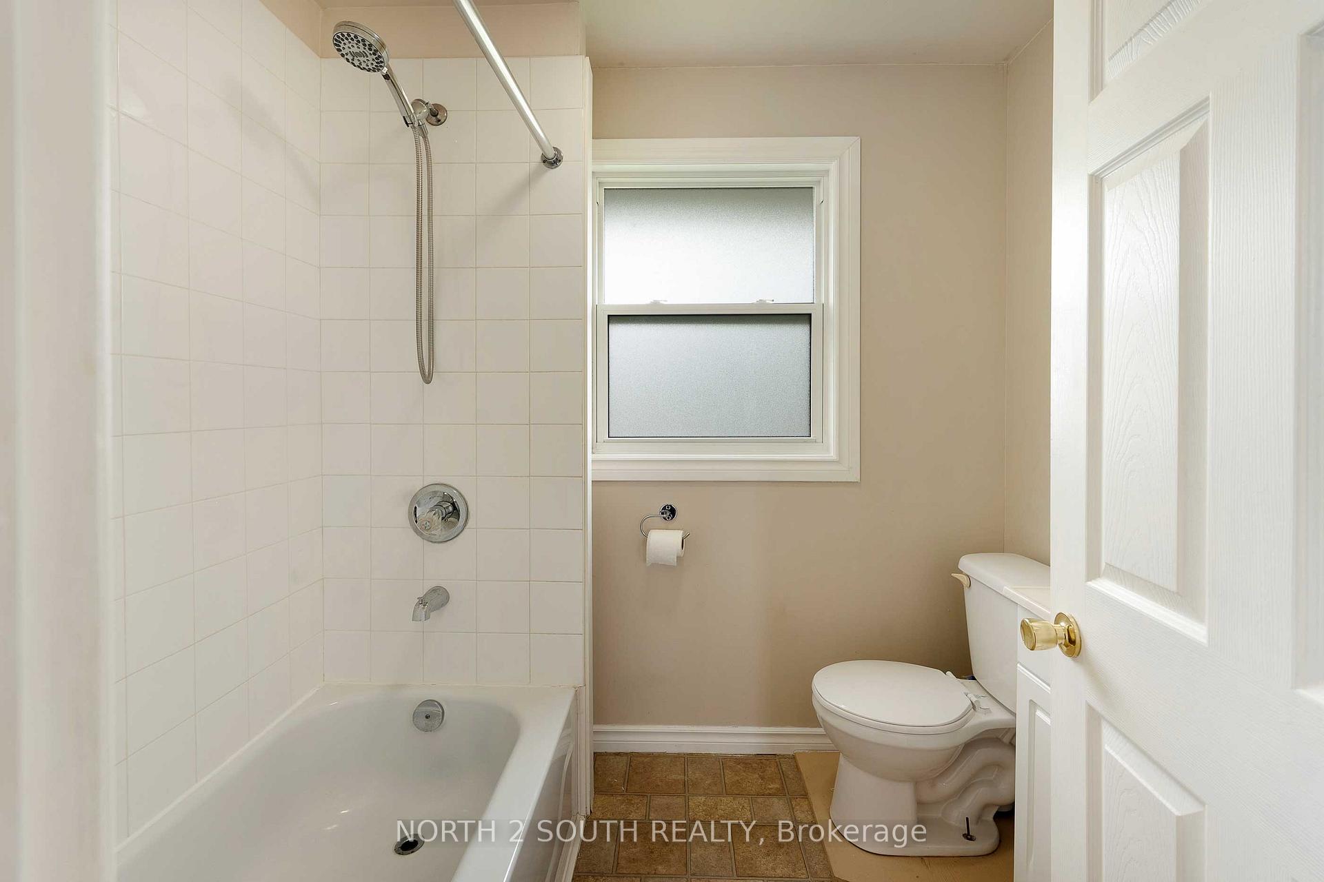 Photo 17 of 1604 Bruce Avenue, Windsor, South Central - Windsor — HOMEH