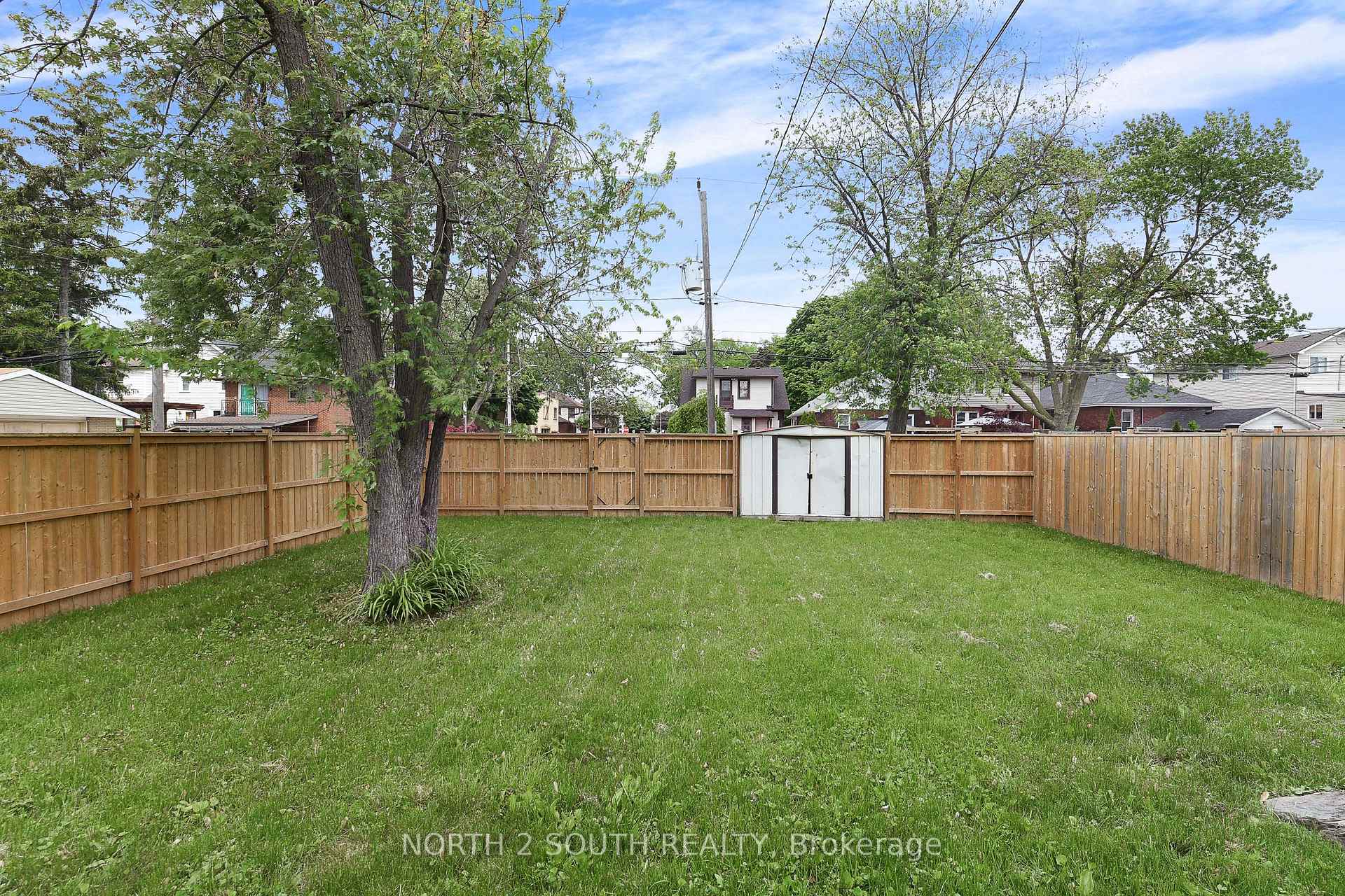 Photo 18 of 1604 Bruce Avenue, Windsor, South Central - Windsor — HOMEH