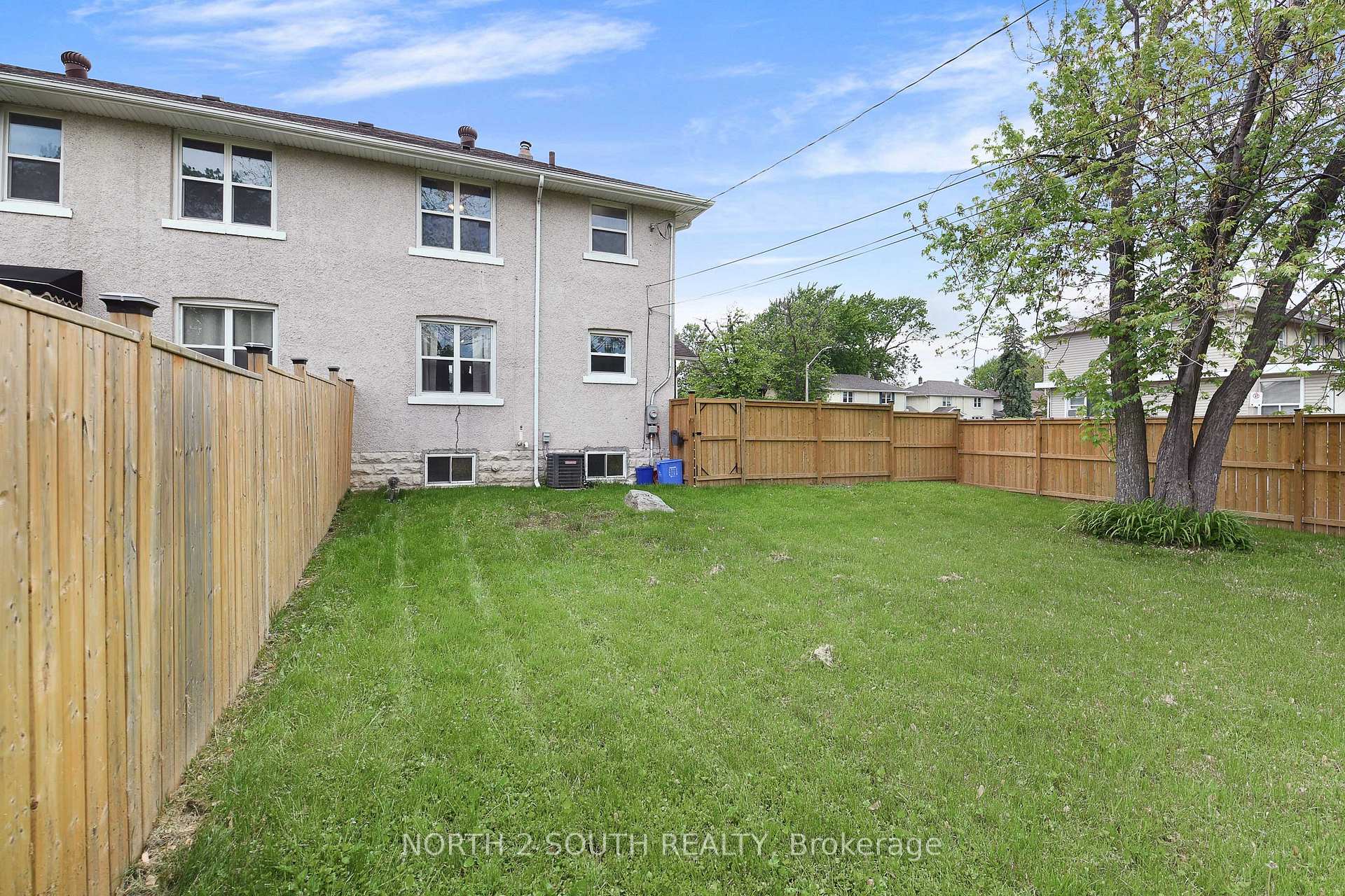 Photo 20 of 1604 Bruce Avenue, Windsor, South Central - Windsor — HOMEH