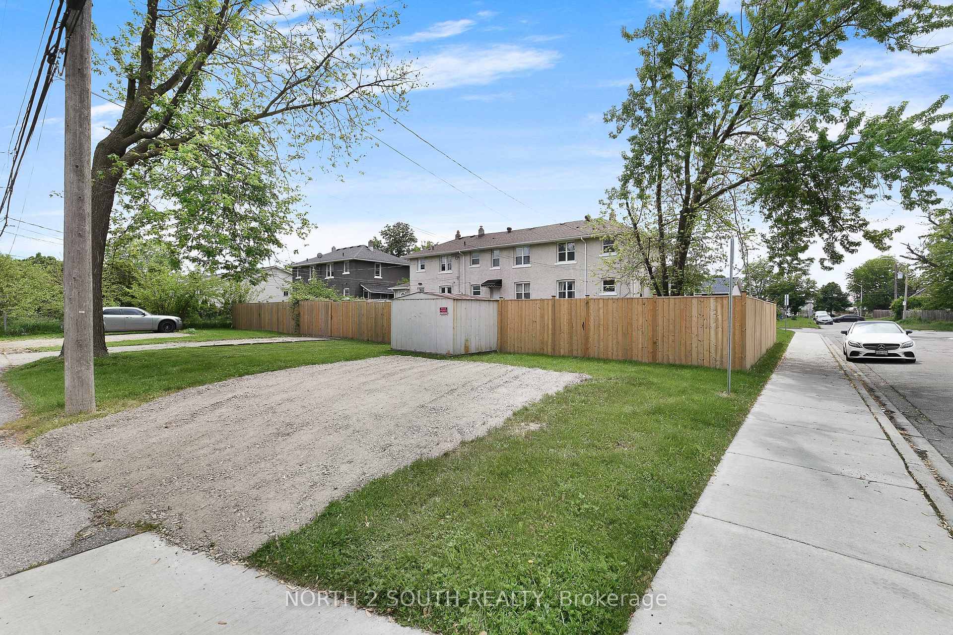 Photo 21 of 1604 Bruce Avenue, Windsor, South Central - Windsor — HOMEH