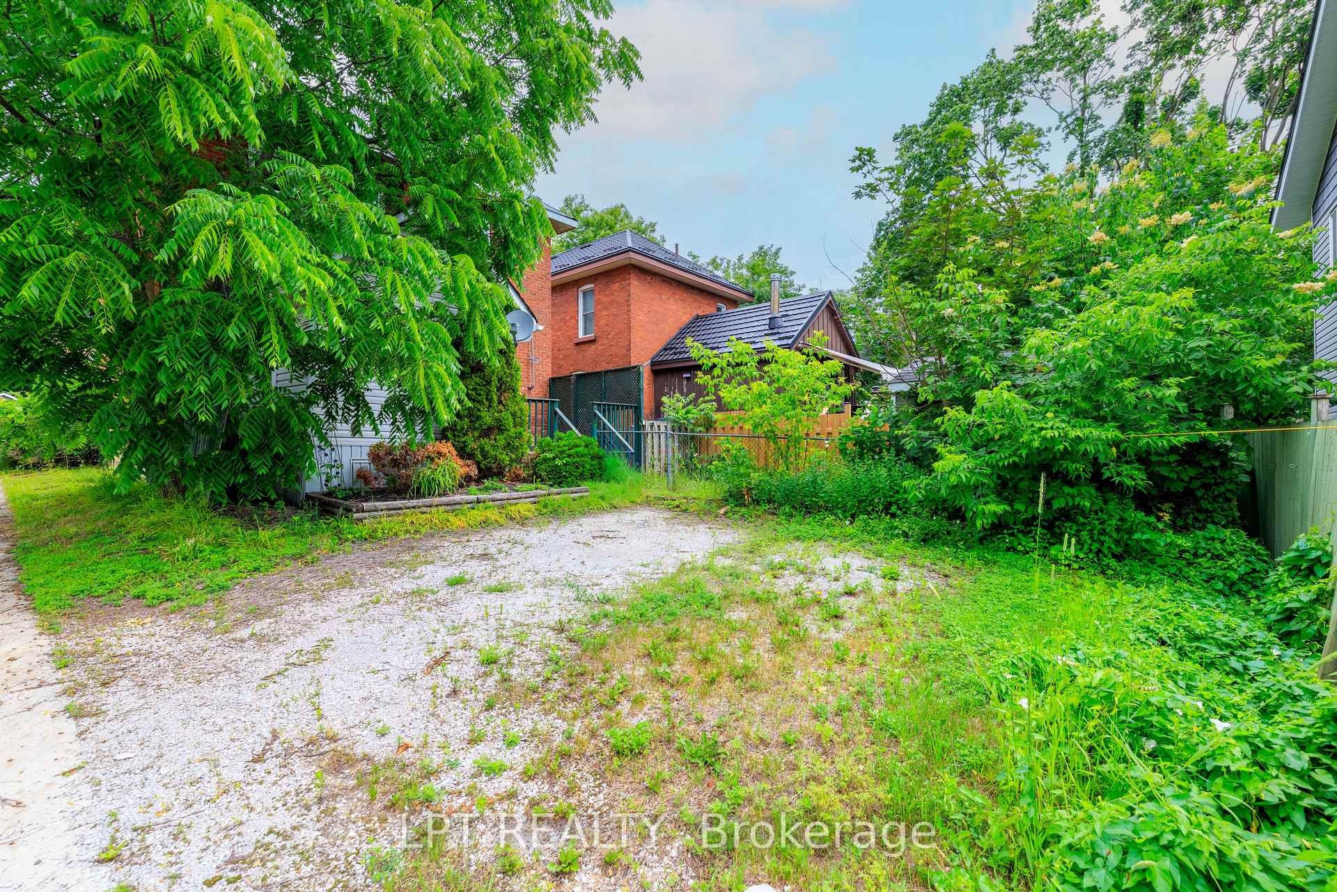 Photo 3 of 249 Harvey Street, Orillia — HOMEH