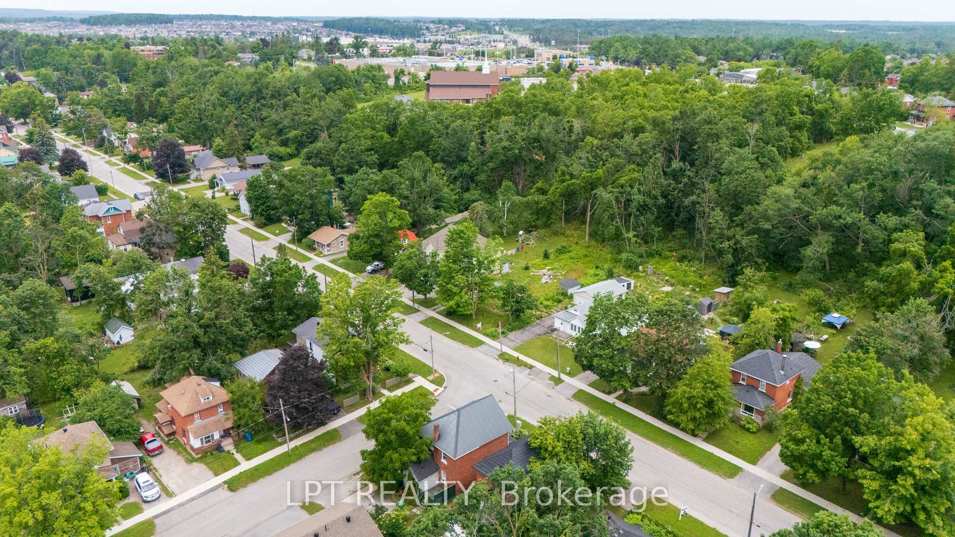 Photo 8 of 249 Harvey Street, Orillia — HOMEH