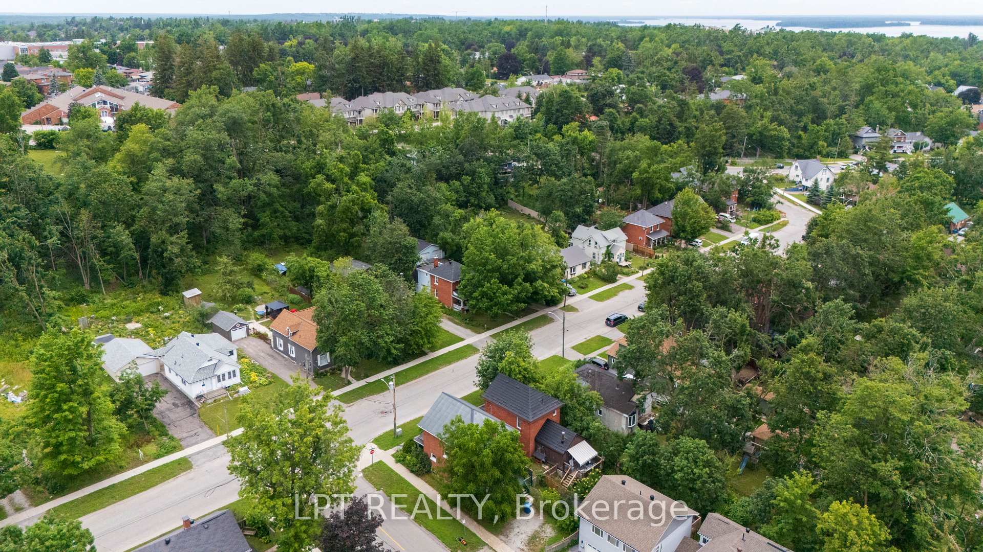 Photo 9 of 249 Harvey Street, Orillia — HOMEH