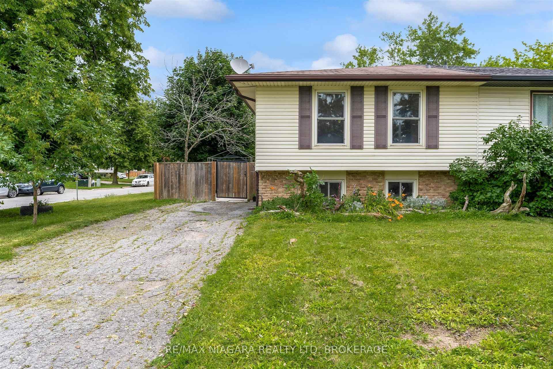 Photo 1 of 2 Baldwin Crescent, Thorold, Confederation Heights — HOMEH