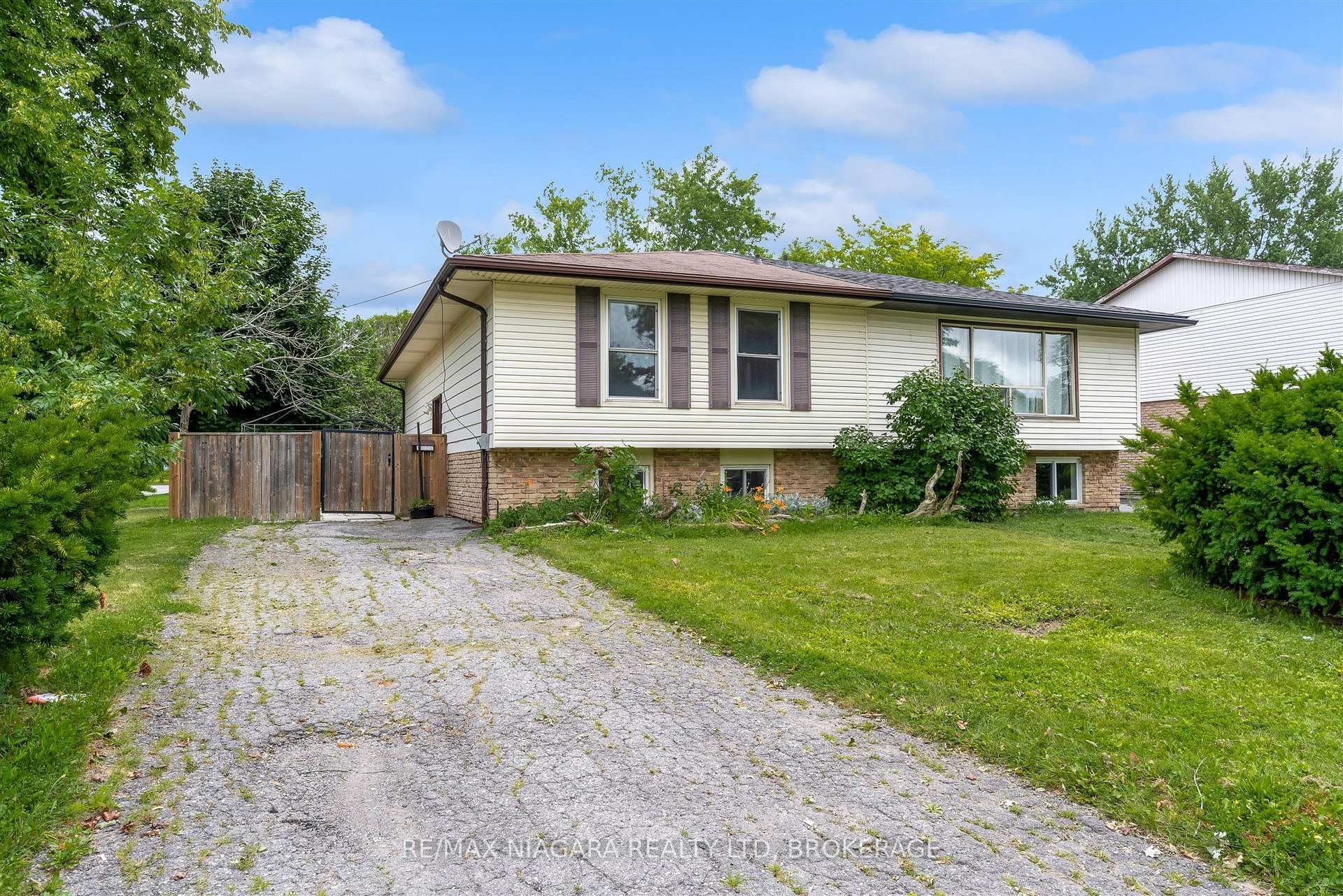 Photo 2 of 2 Baldwin Crescent, Thorold, Confederation Heights — HOMEH