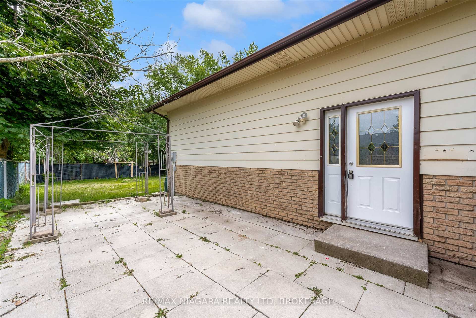 Photo 3 of 2 Baldwin Crescent, Thorold, Confederation Heights — HOMEH