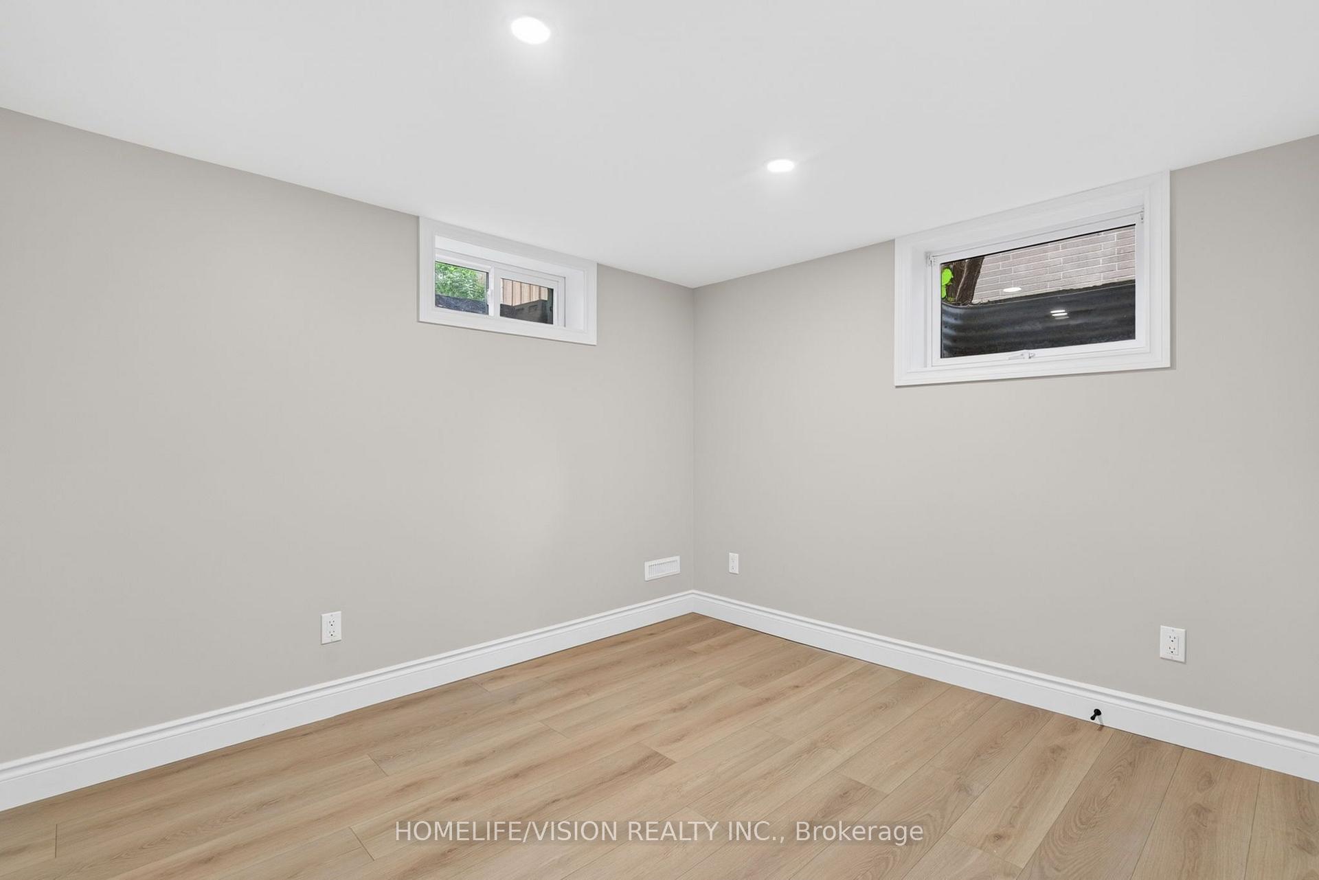 Photo 33 of 377 Griffith Street, London, South B — HOMEH