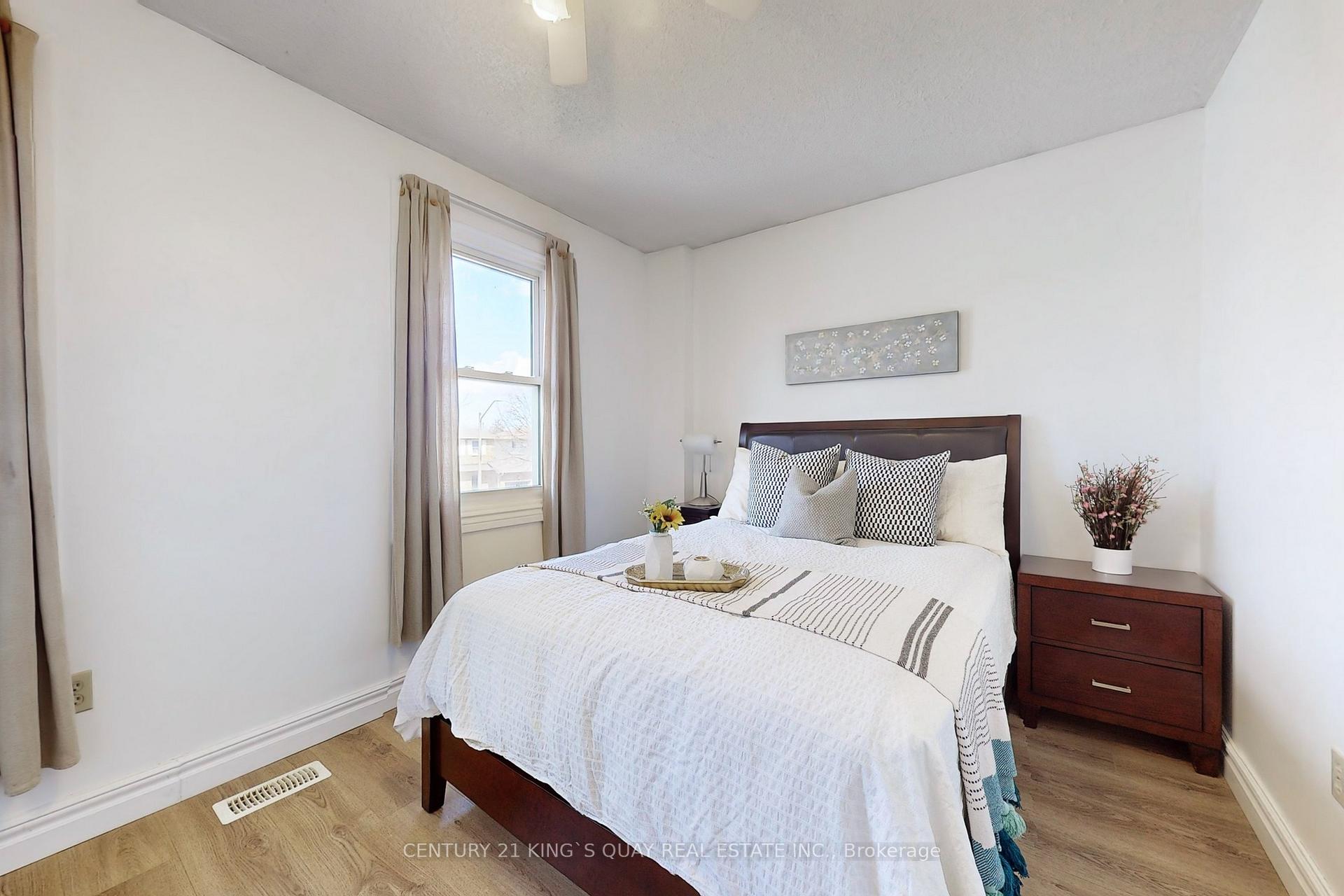 Photo 12 of 29 Hewitt Crescent, Ajax, South East — HOMEH