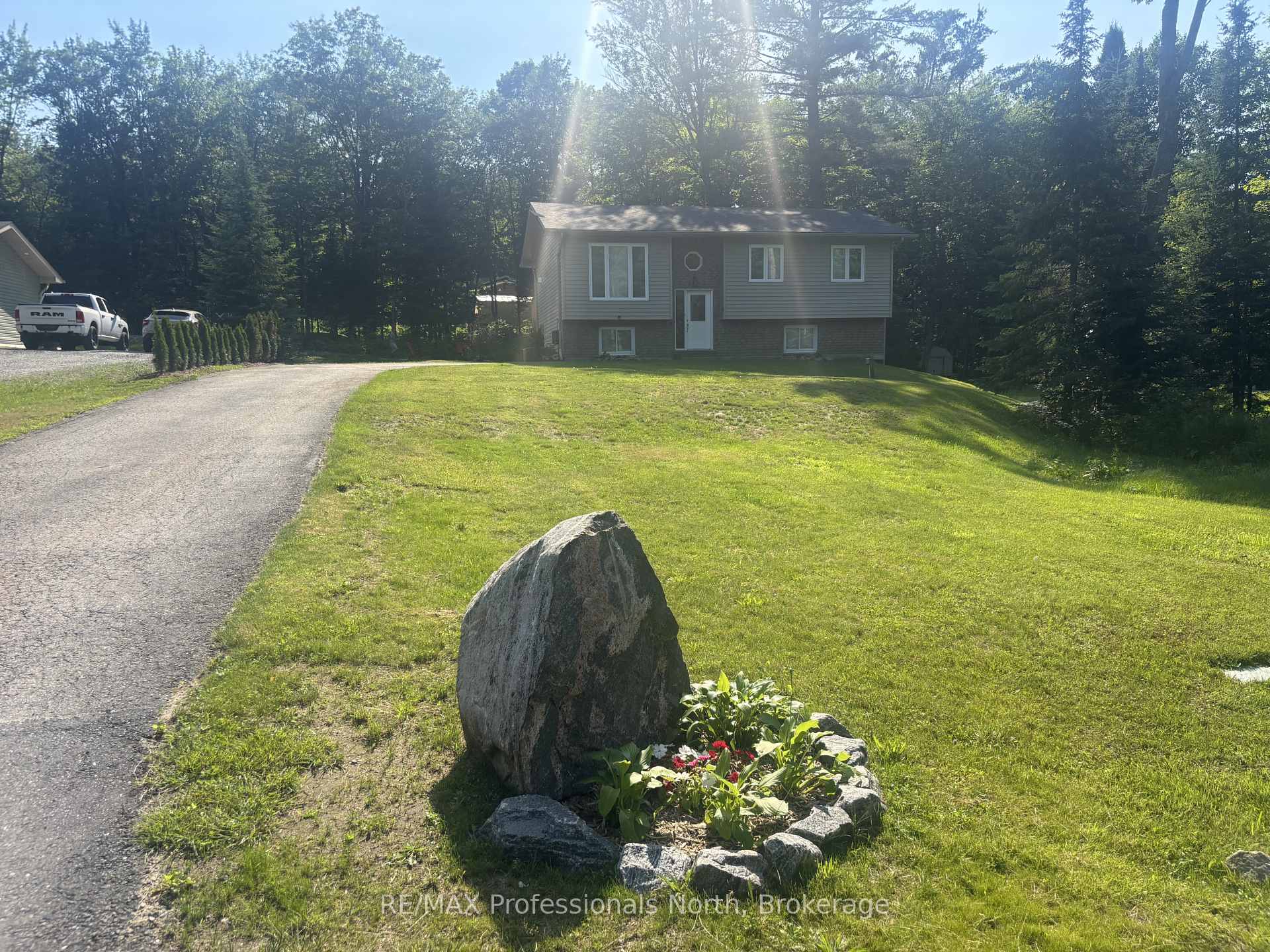 Photo 2 of 1036 Post Road, Bracebridge, Macaulay — HOMEH