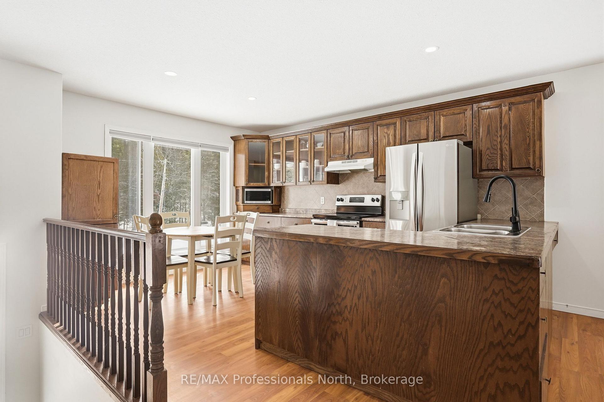 Photo 10 of 1036 Post Road, Bracebridge, Macaulay — HOMEH