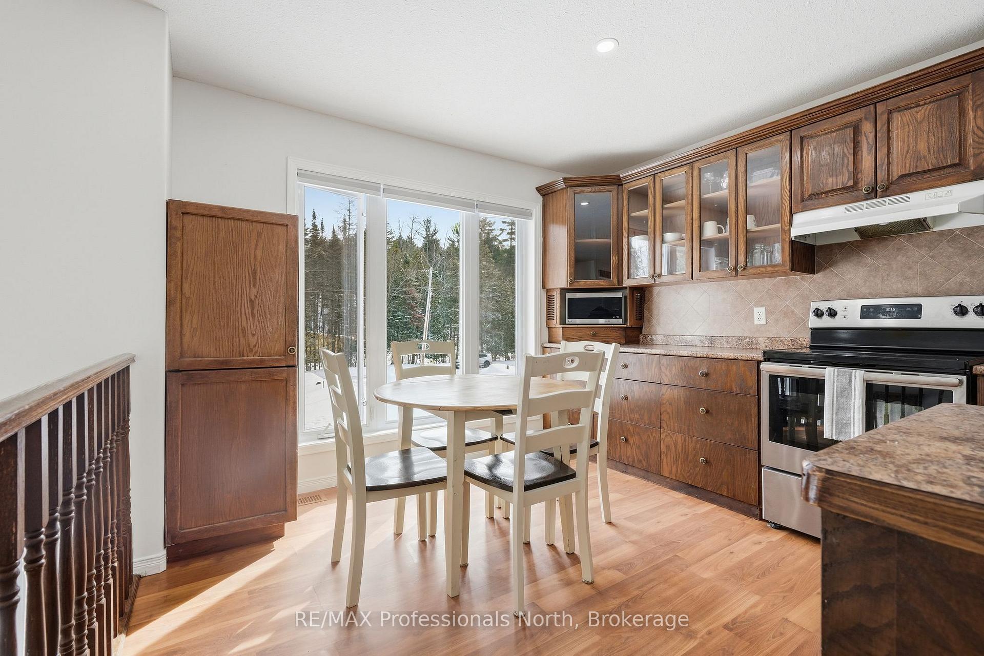 Photo 11 of 1036 Post Road, Bracebridge, Macaulay — HOMEH