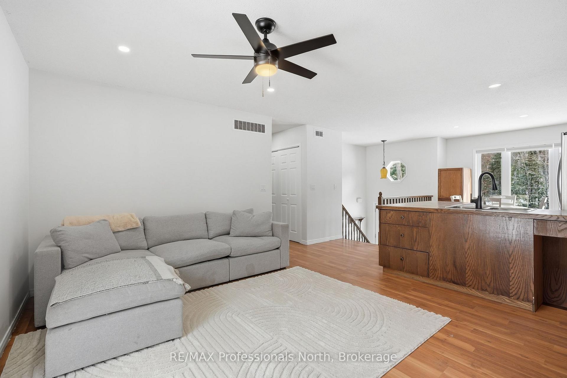 Photo 13 of 1036 Post Road, Bracebridge, Macaulay — HOMEH