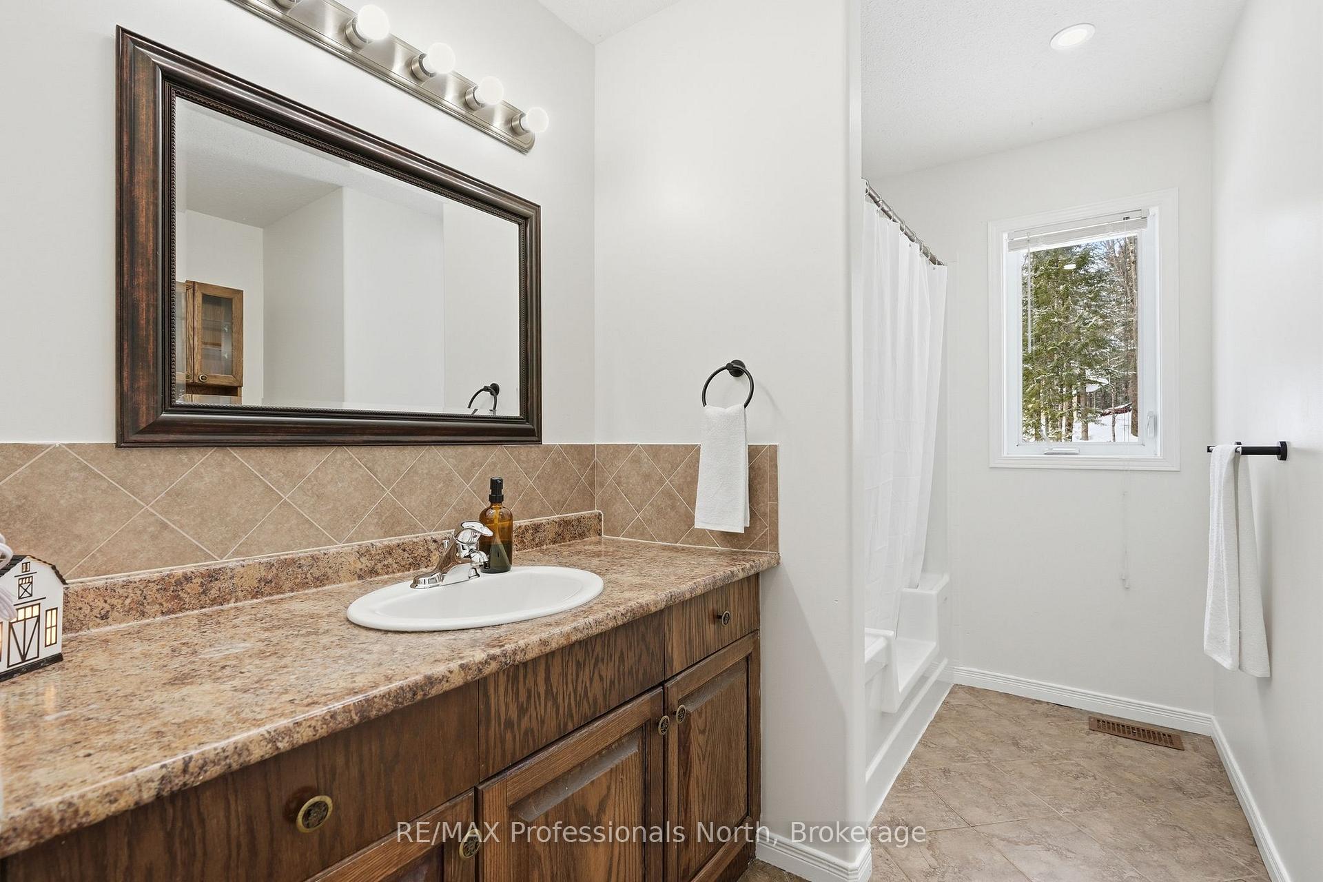 Photo 34 of 1036 Post Road, Bracebridge, Macaulay — HOMEH