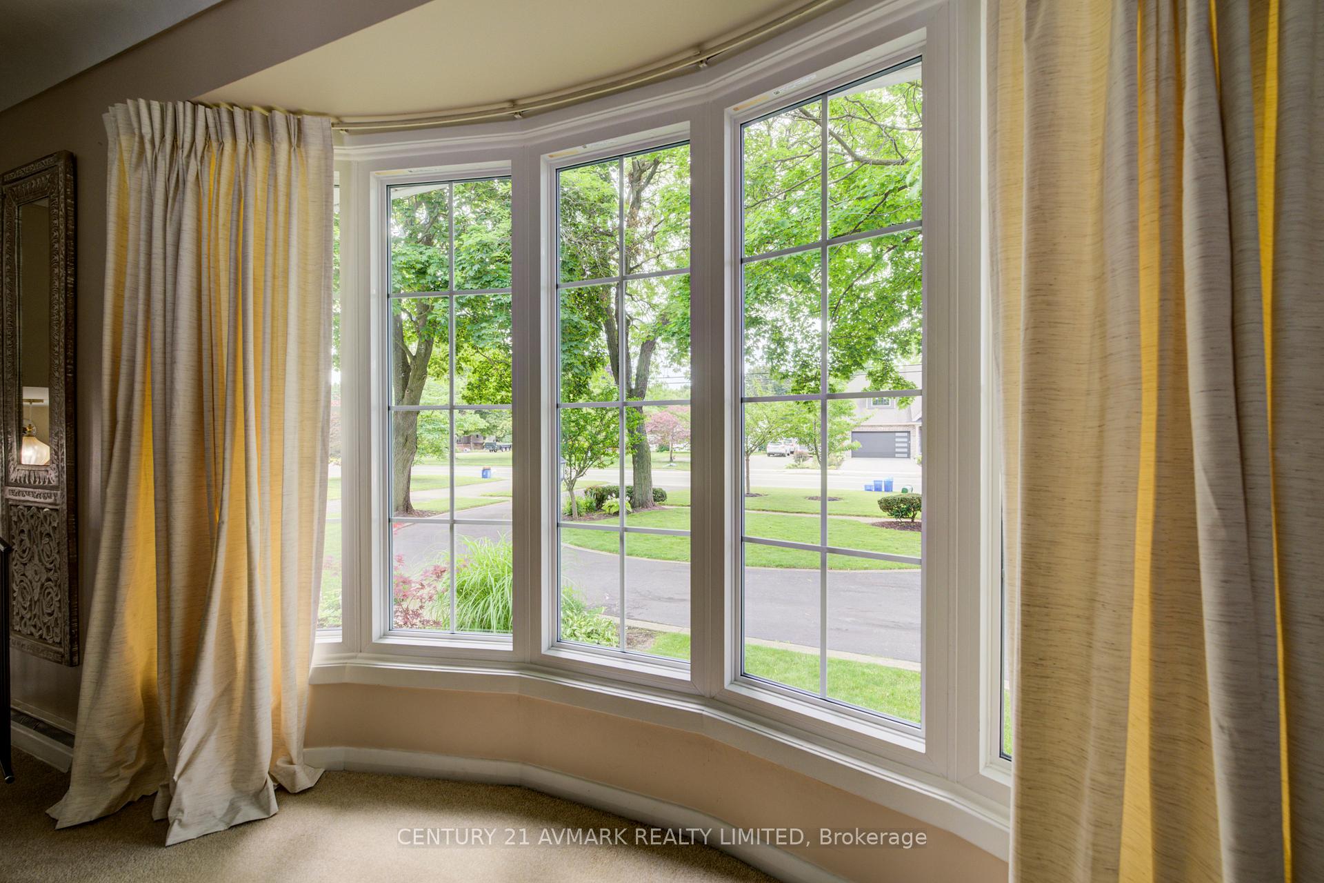 Photo 8 of 163 Lakeshore Road, St. Catharines, Lakeshore — HOMEH
