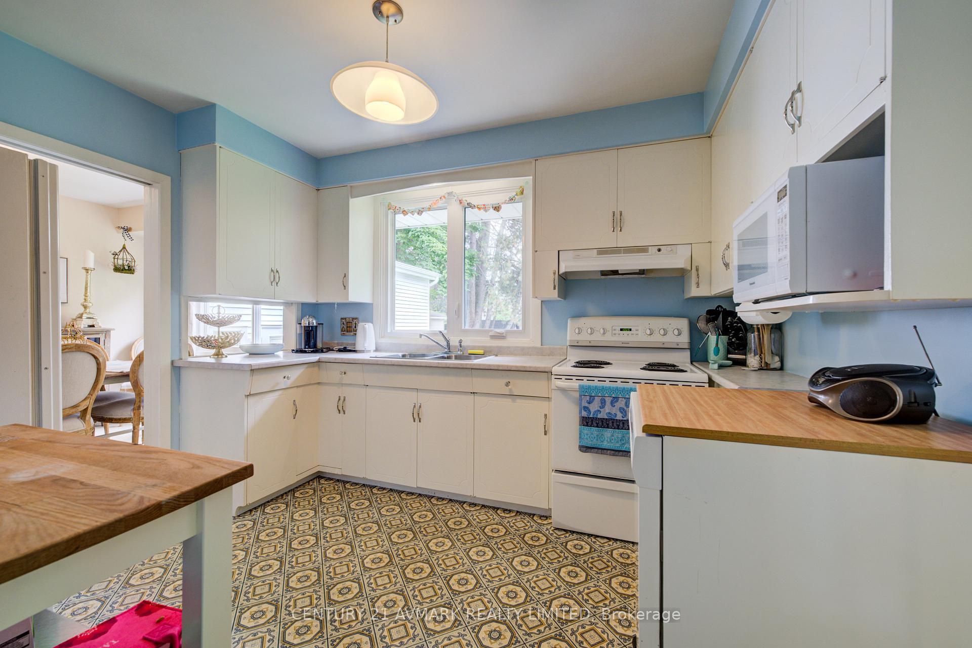 Photo 14 of 163 Lakeshore Road, St. Catharines, Lakeshore — HOMEH