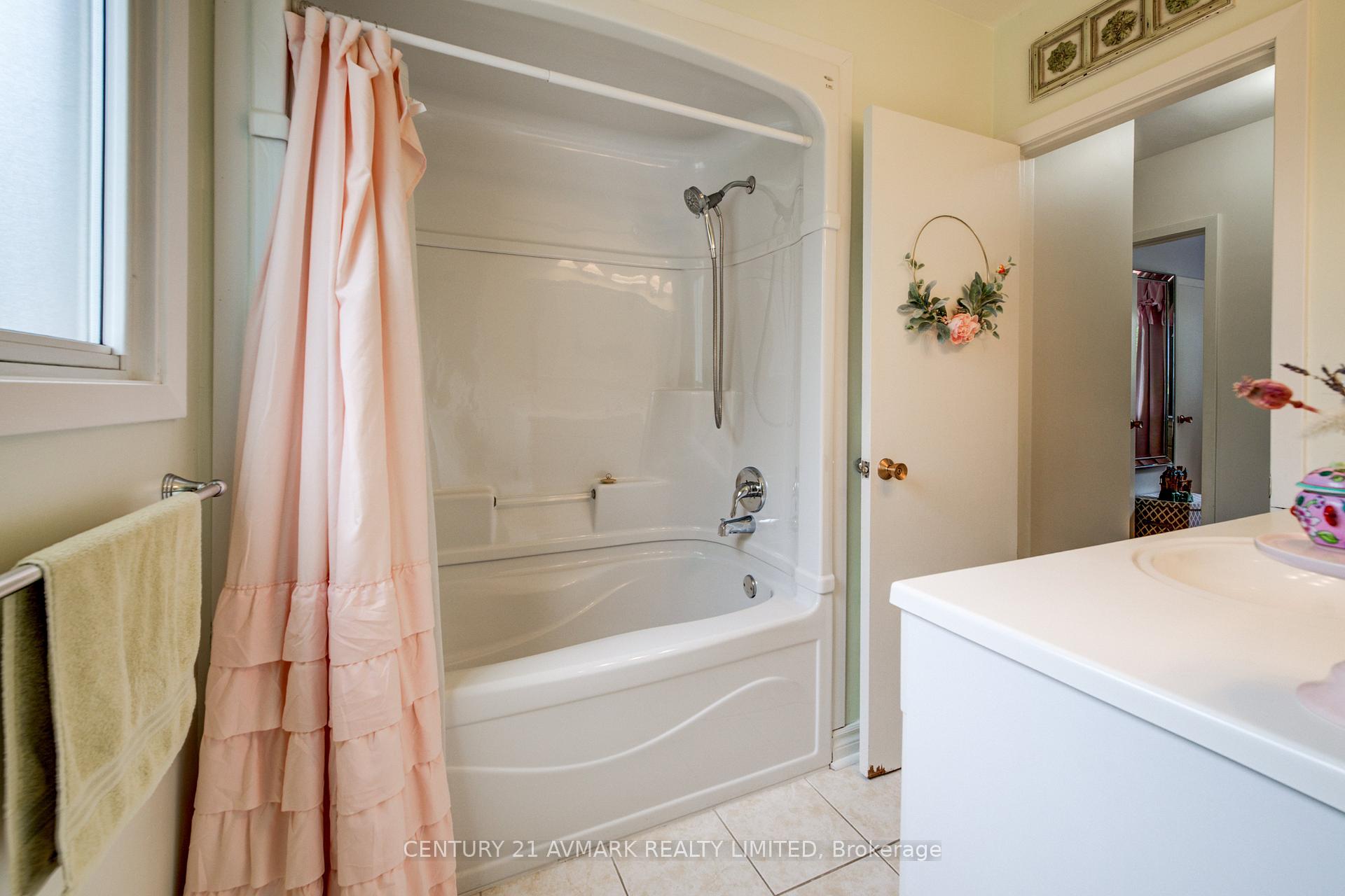 Photo 23 of 163 Lakeshore Road, St. Catharines, Lakeshore — HOMEH