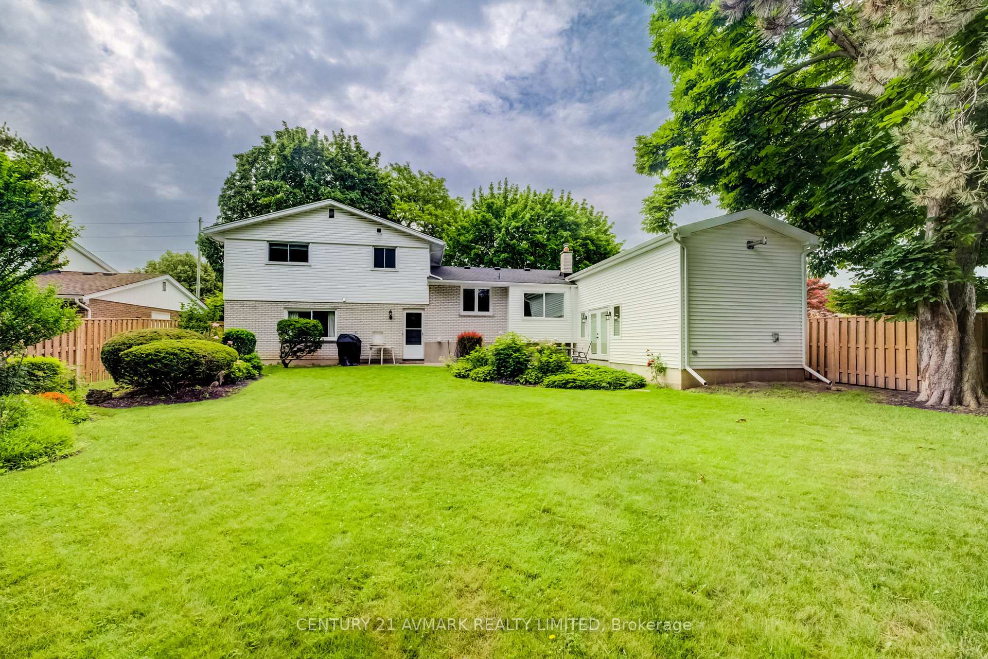 Photo 32 of 163 Lakeshore Road, St. Catharines, Lakeshore — HOMEH