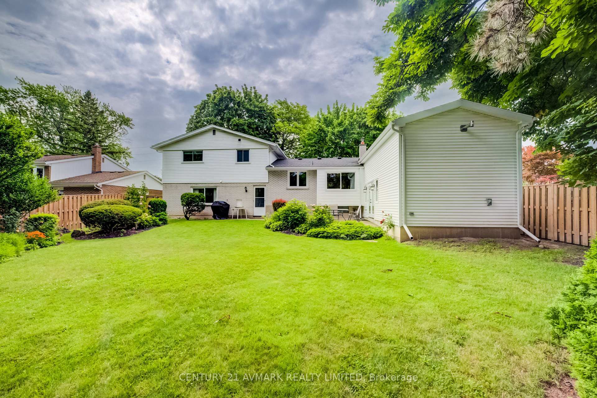 Photo 33 of 163 Lakeshore Road, St. Catharines, Lakeshore — HOMEH