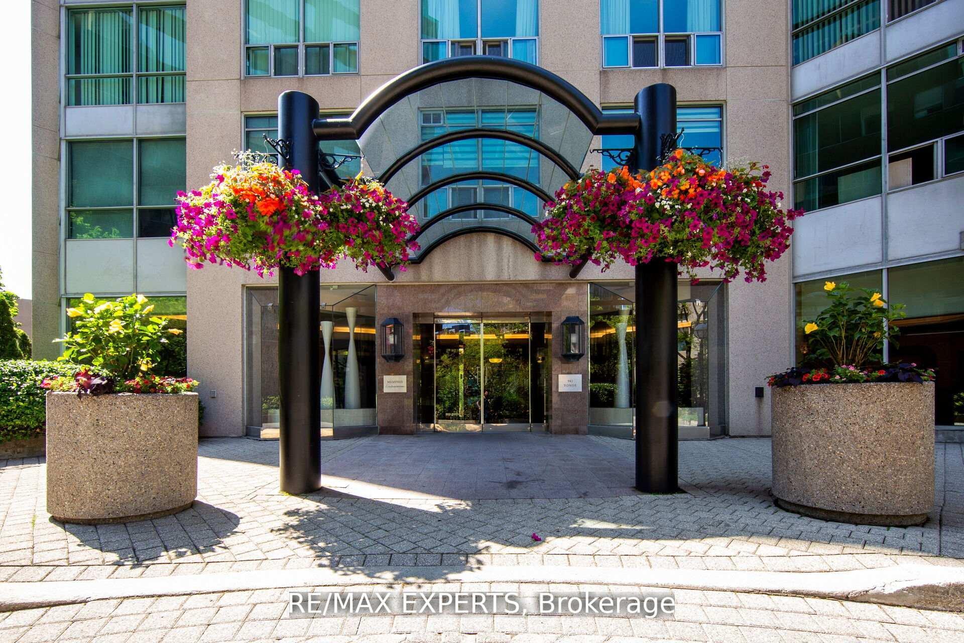 Photo 4 of Unit 1006, 942 Yonge Street, Toronto, The Annex — HOMEH