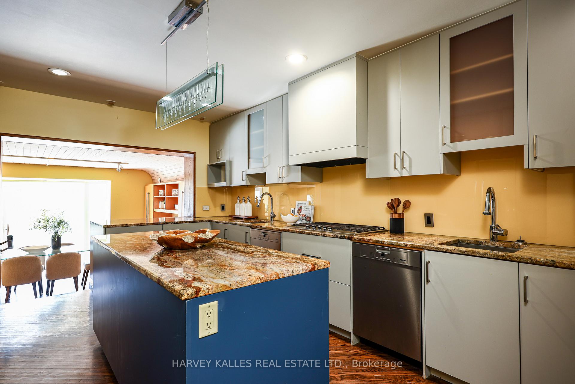 Photo 10 of 127 Strathallan Boulevard, Toronto, Lawrence Park South — HOMEH