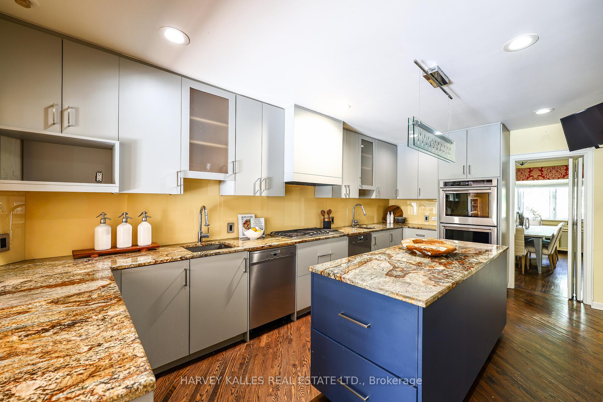Photo 11 of 127 Strathallan Boulevard, Toronto, Lawrence Park South — HOMEH