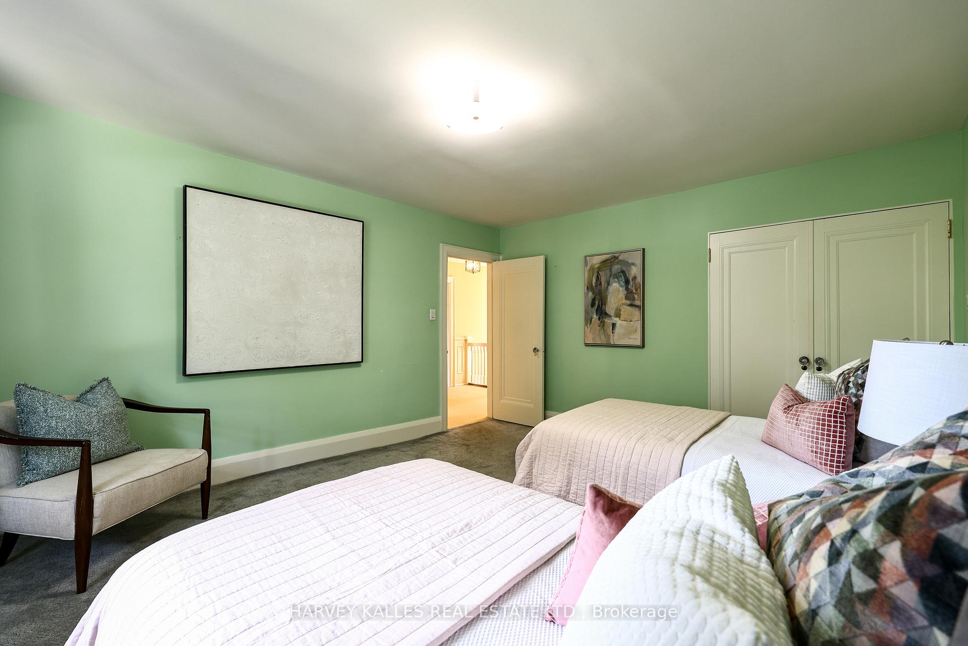 Photo 32 of 127 Strathallan Boulevard, Toronto, Lawrence Park South — HOMEH