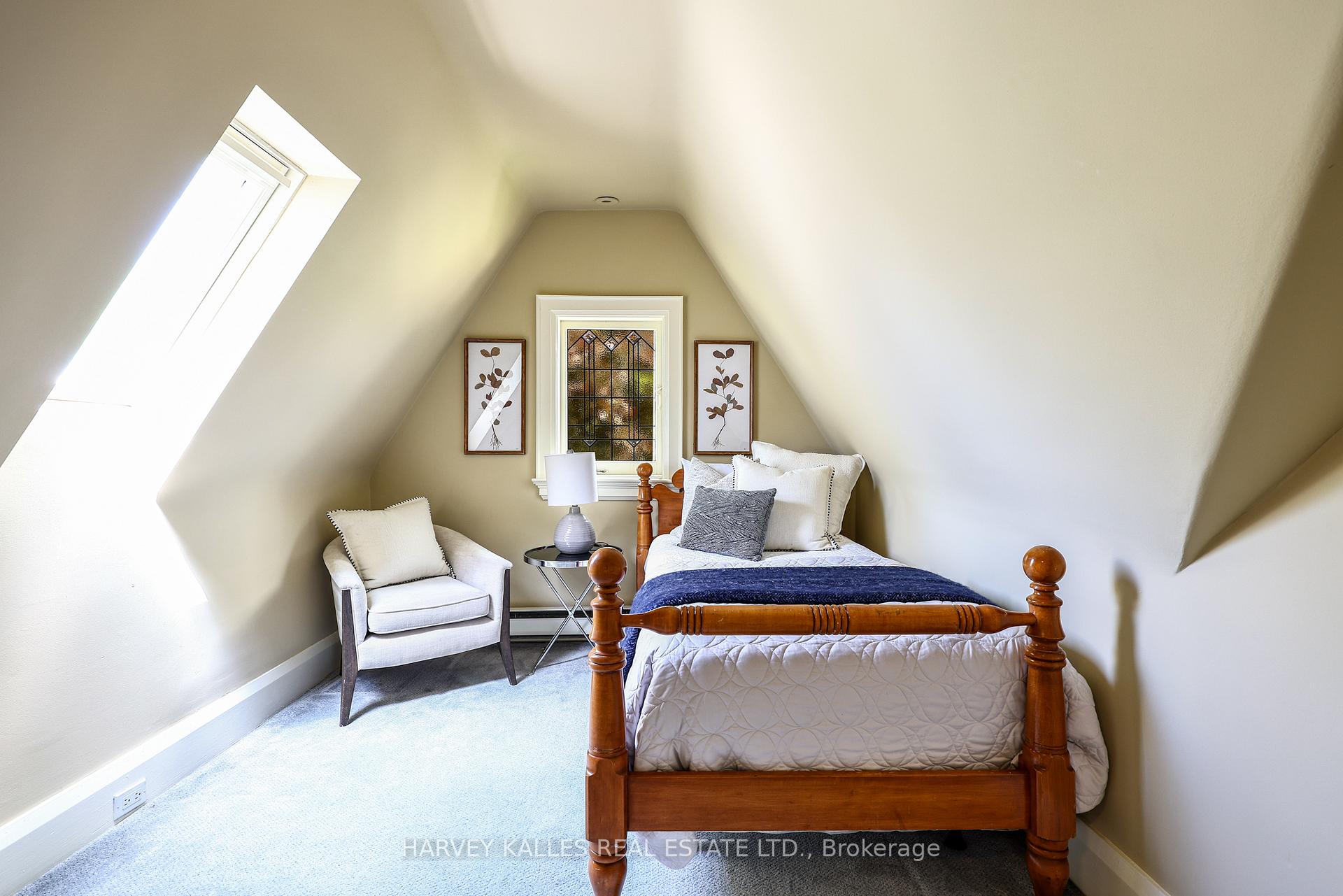 Photo 35 of 127 Strathallan Boulevard, Toronto, Lawrence Park South — HOMEH