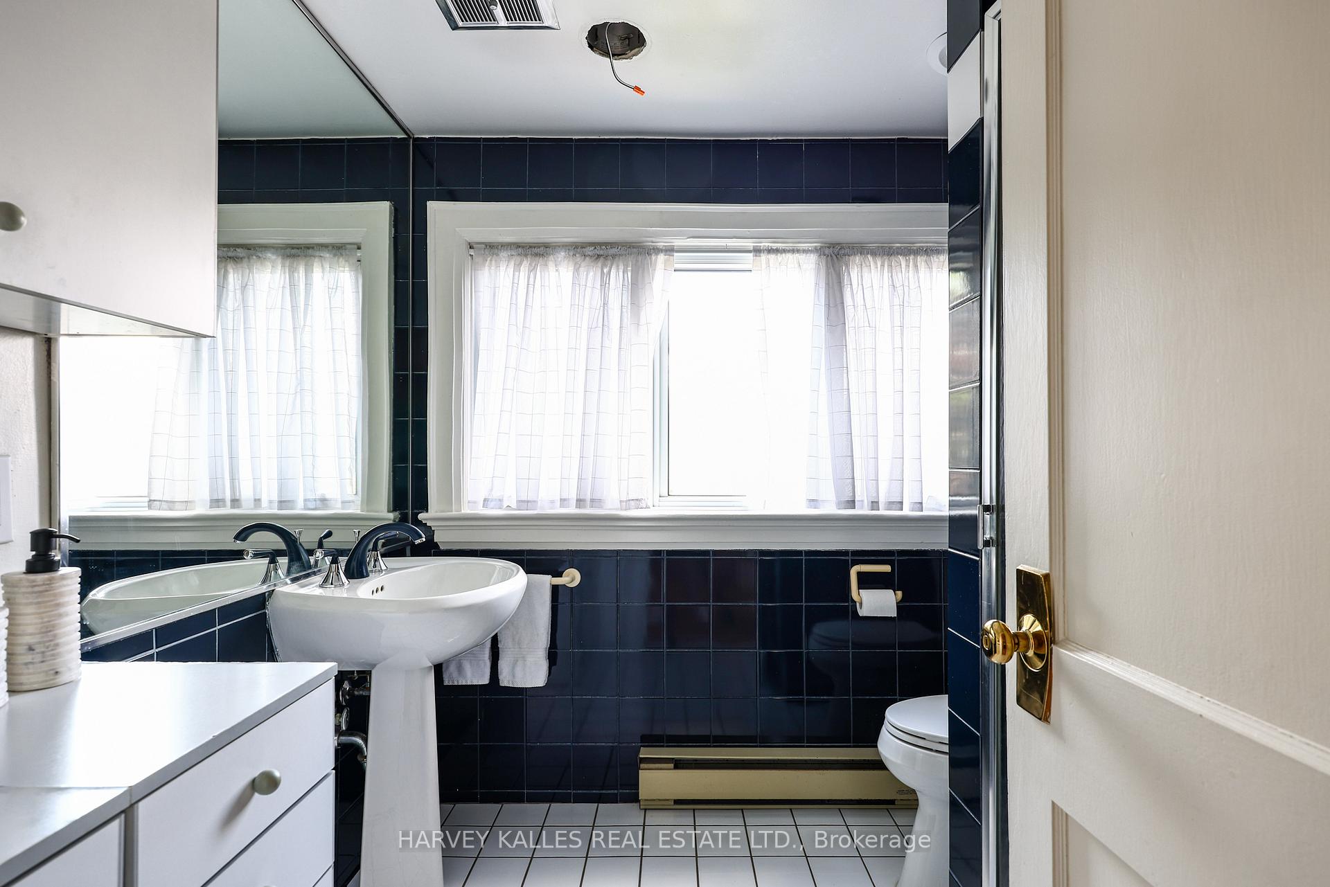 Photo 40 of 127 Strathallan Boulevard, Toronto, Lawrence Park South — HOMEH