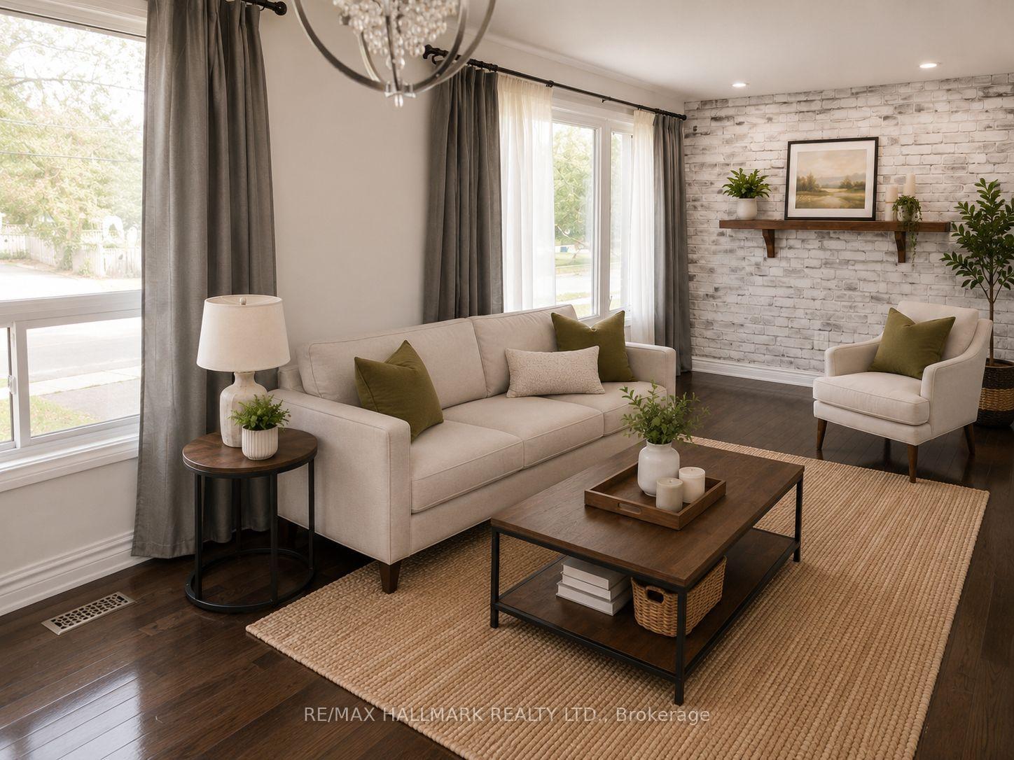 Photo 2 of Unit Main, 45 Aurora Heights Drive, Aurora, Aurora Heights — HOMEH