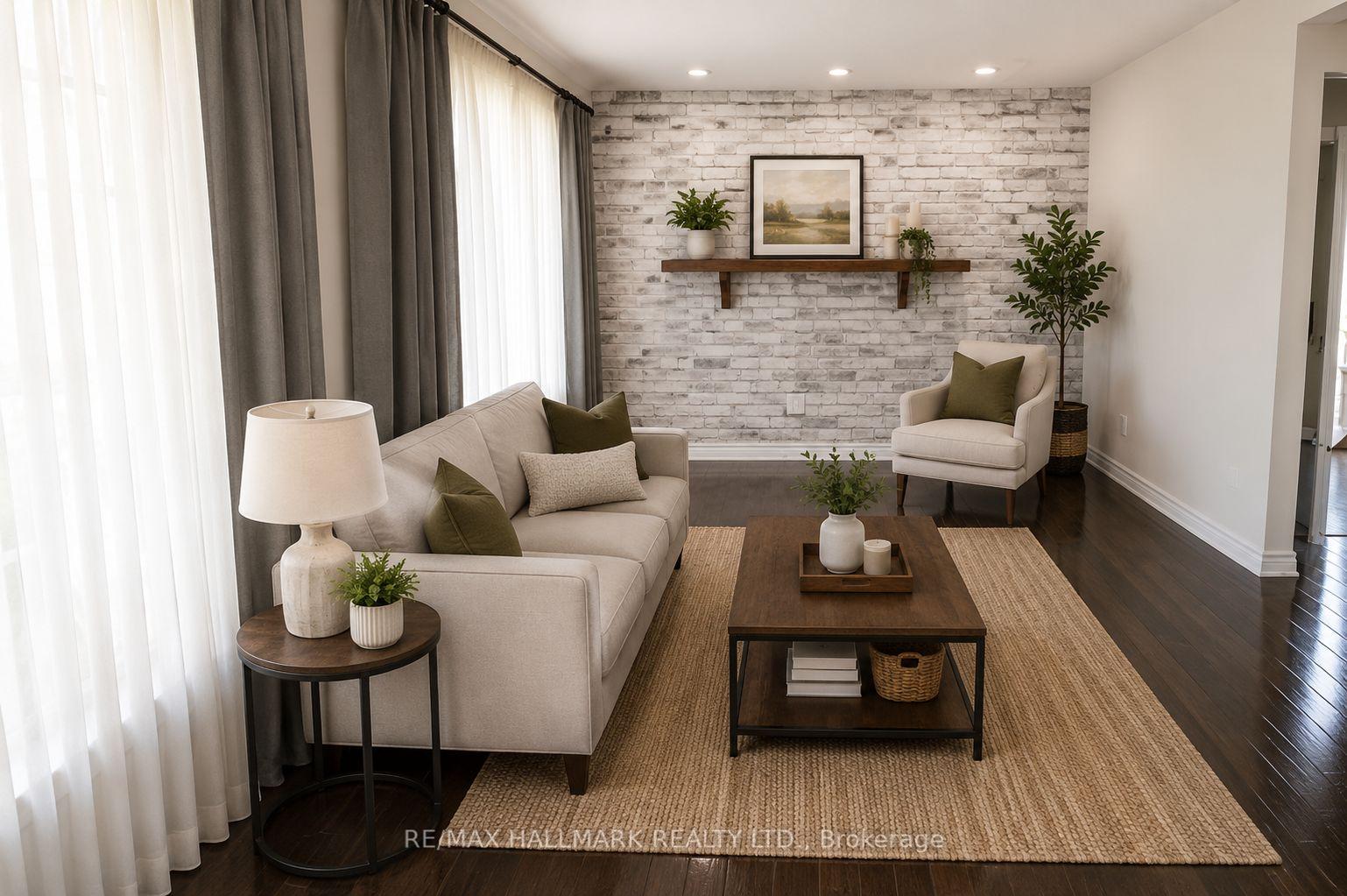 Photo 4 of Unit Main, 45 Aurora Heights Drive, Aurora, Aurora Heights — HOMEH