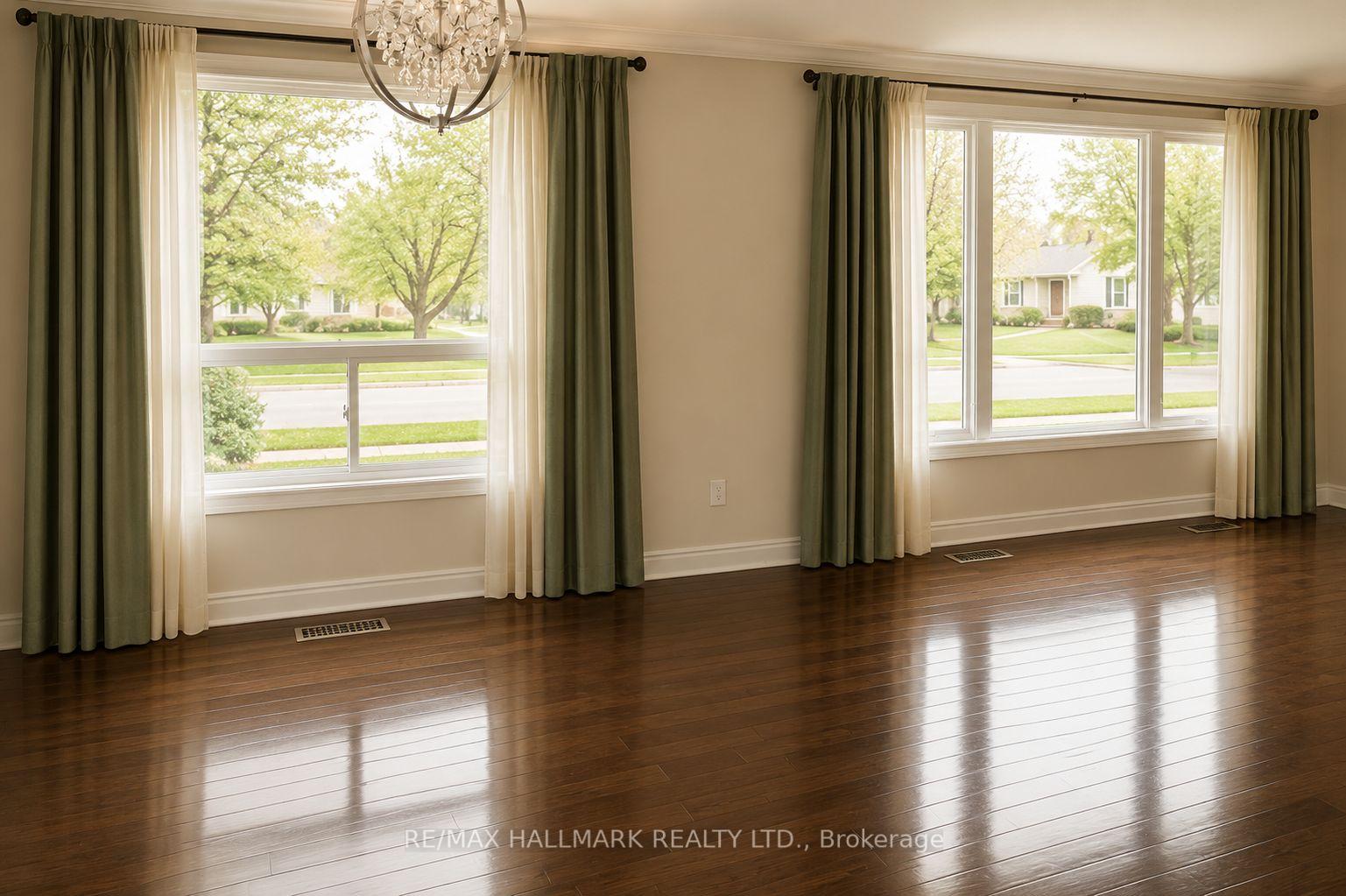 Photo 5 of Unit Main, 45 Aurora Heights Drive, Aurora, Aurora Heights — HOMEH