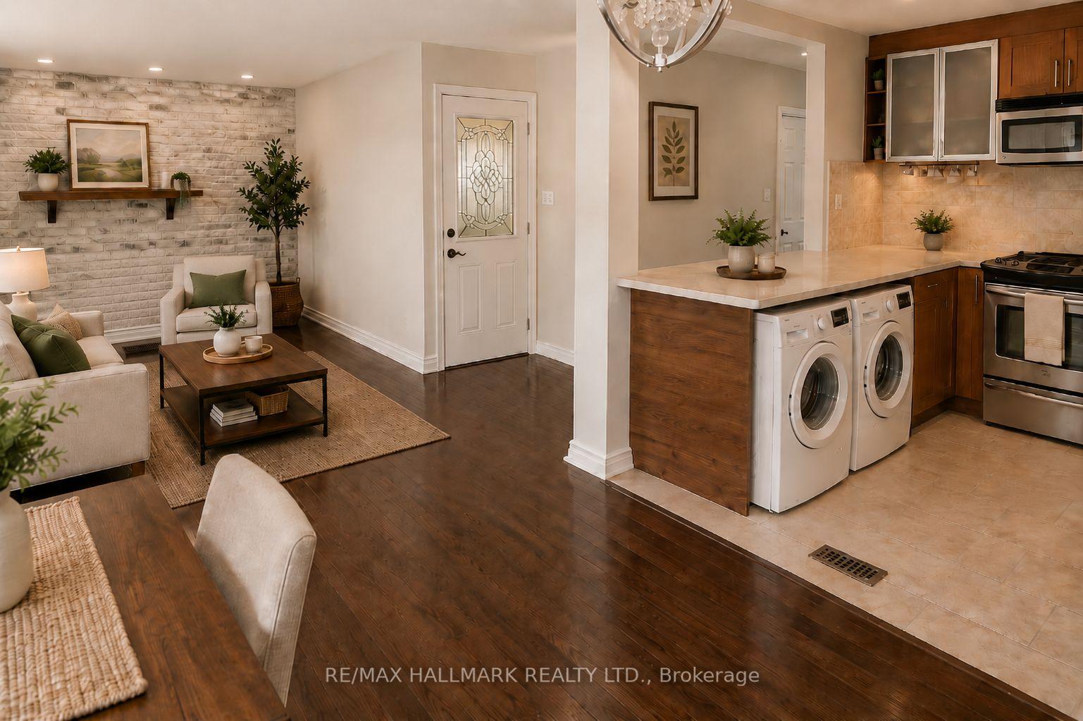 Photo 6 of Unit Main, 45 Aurora Heights Drive, Aurora, Aurora Heights — HOMEH