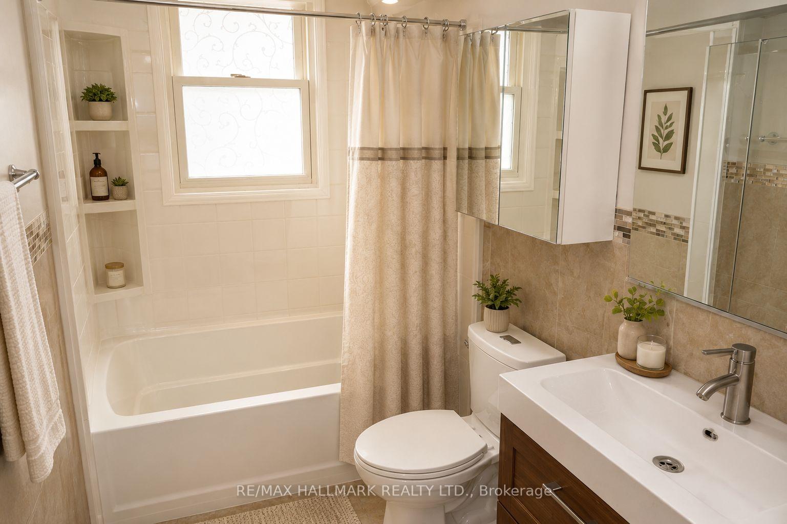 Photo 13 of Unit Main, 45 Aurora Heights Drive, Aurora, Aurora Heights — HOMEH