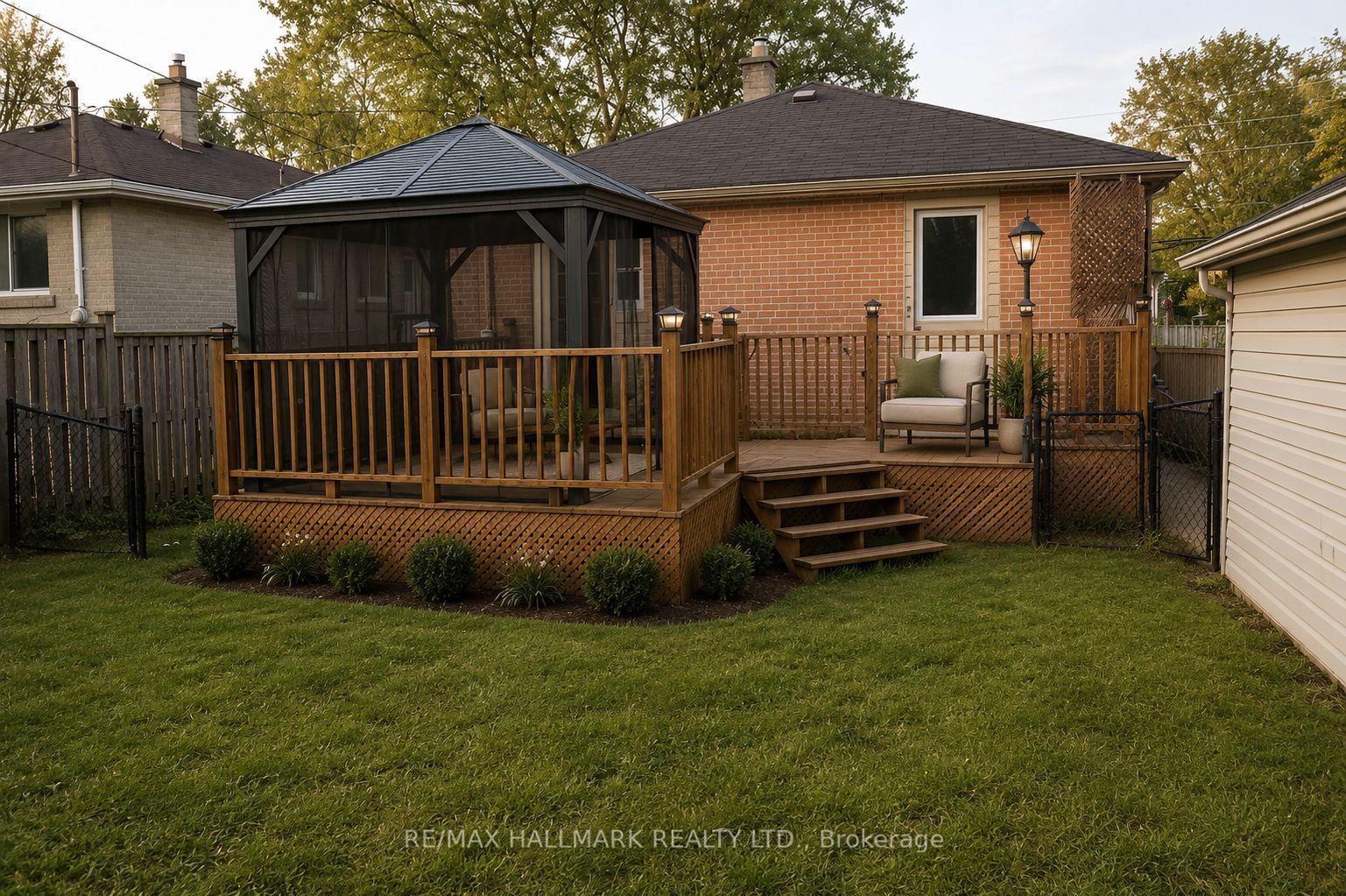 Photo 14 of Unit Main, 45 Aurora Heights Drive, Aurora, Aurora Heights — HOMEH
