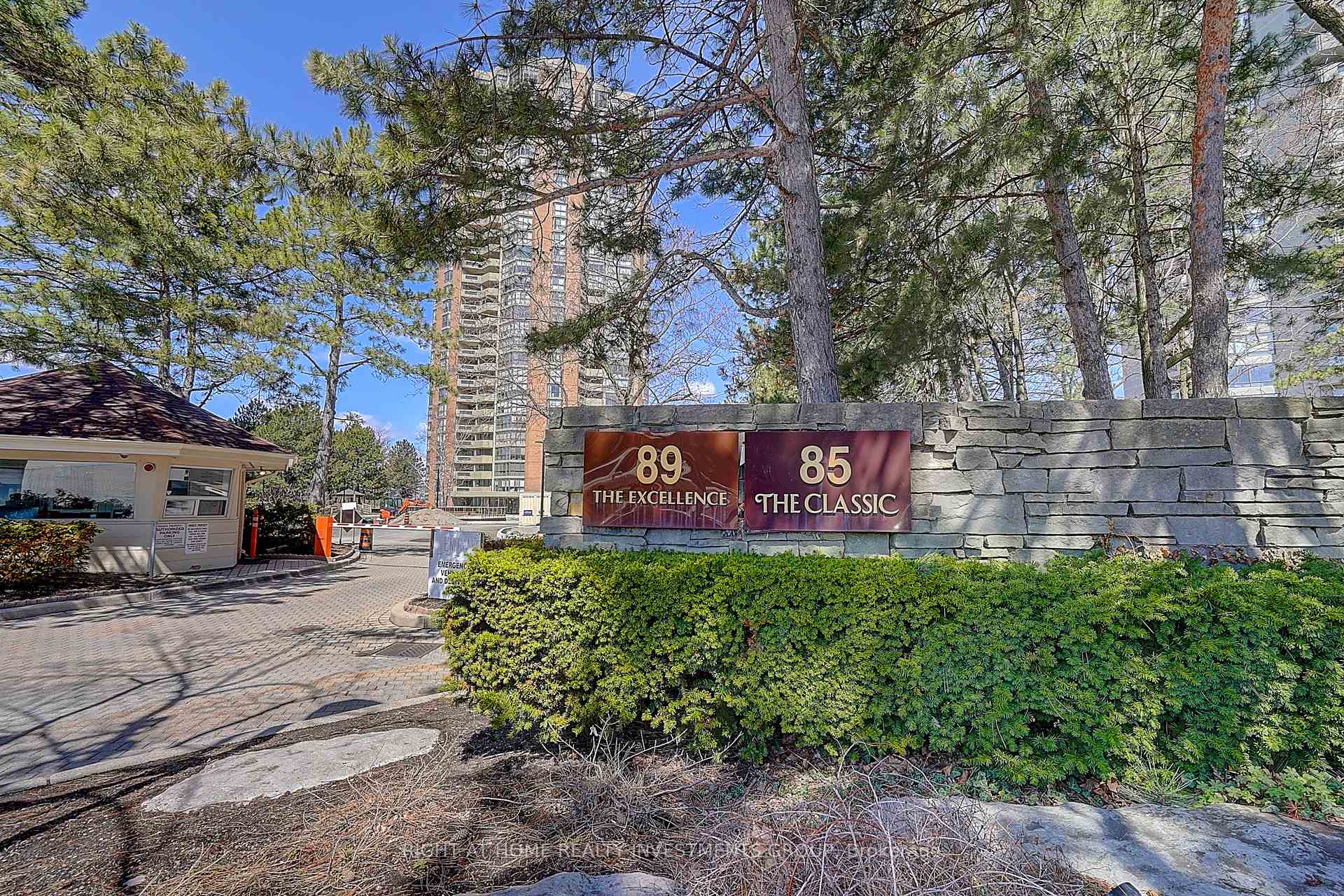 Photo 2 of Unit 511, 89 Skymark Drive, North York, Hillcrest Village — HOMEH